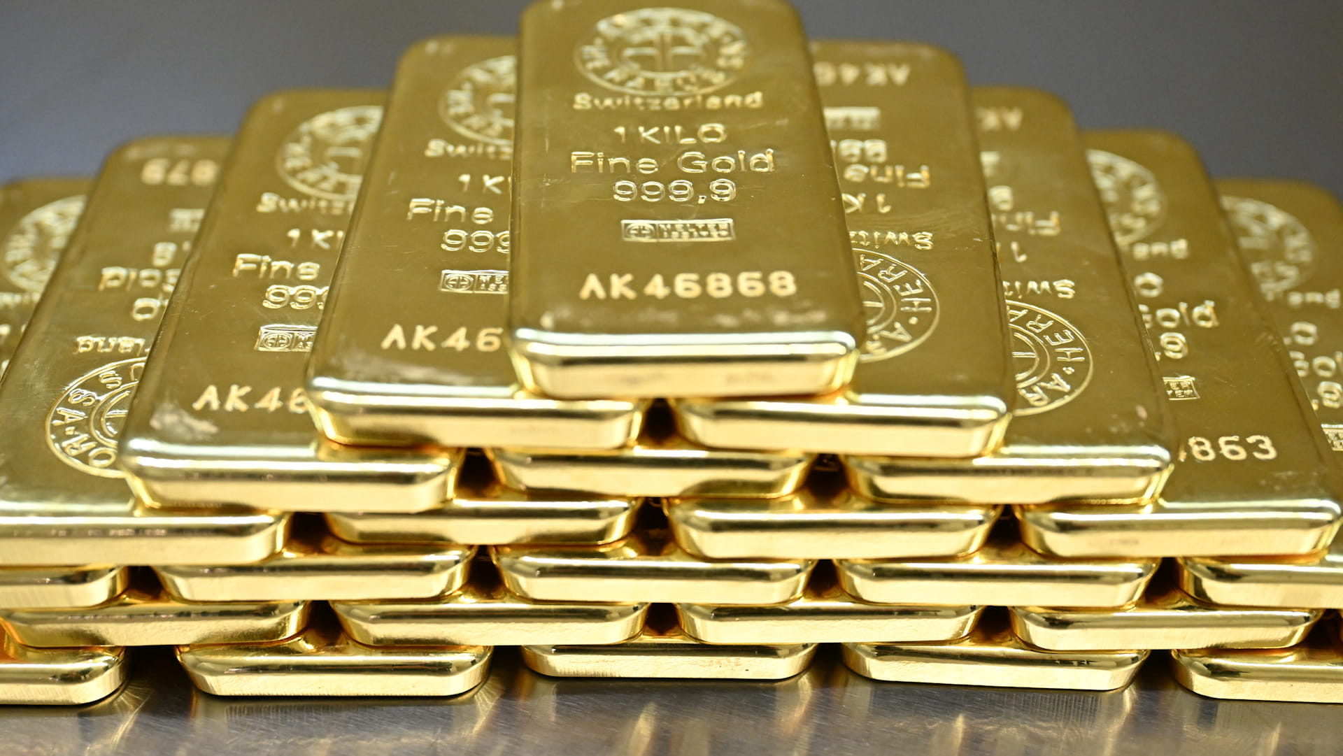 أسعار الذهب ترتفع إلى 4161.42 دولار للأونصة في المعاملات الفورية 