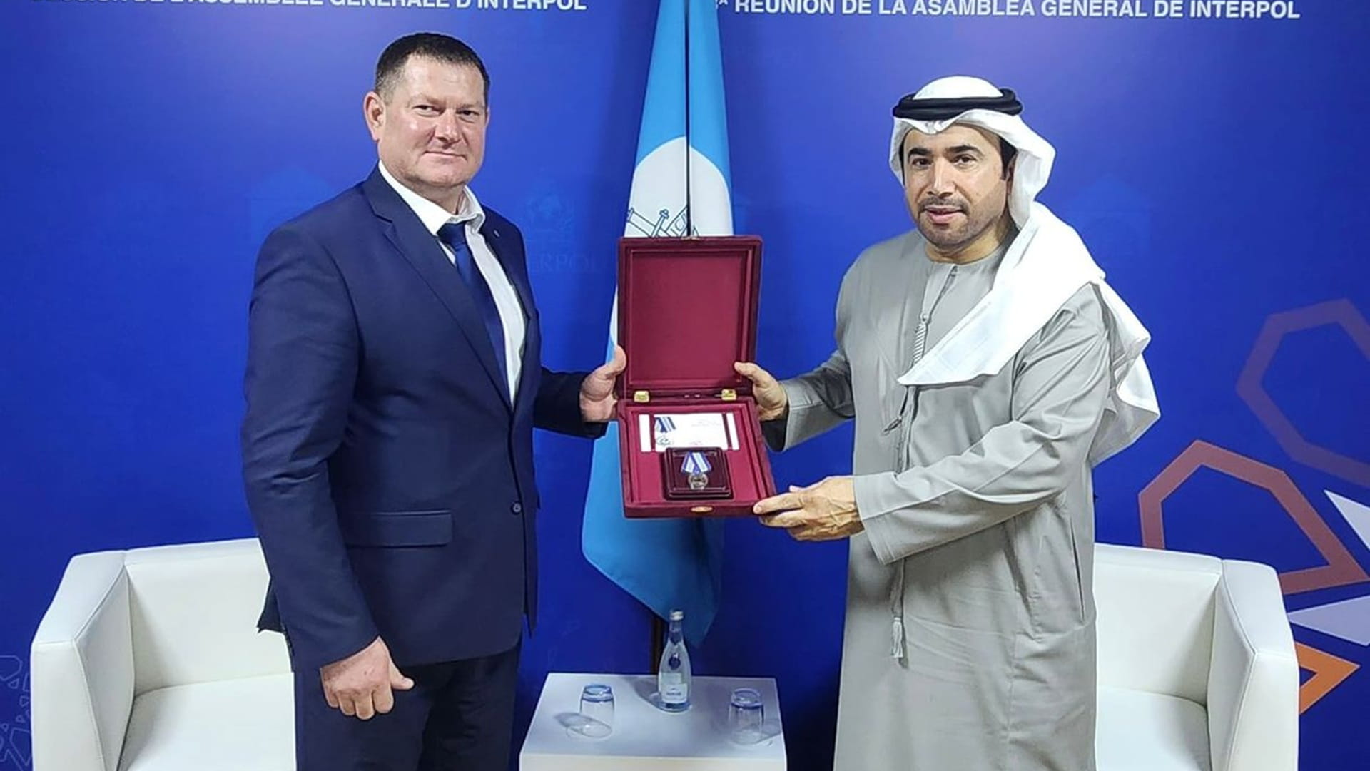 روسيا تمنح أحمد الريسي وسام "100 عام على التعاون الشرطي الدولي"