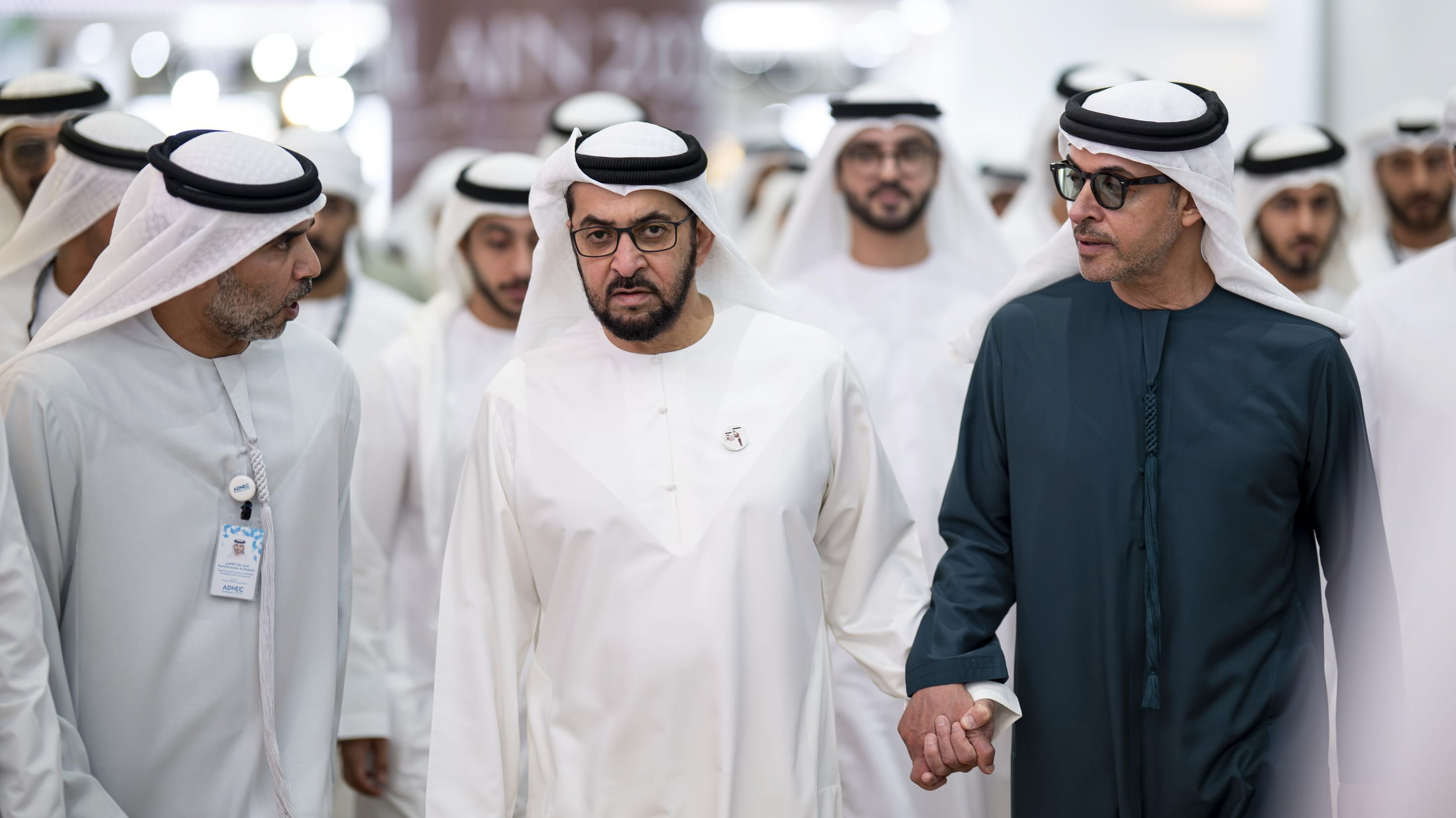 حمدان وهزاع بن زايد يطلعان على معرض الصيد والفروسية الـ1 في العين 