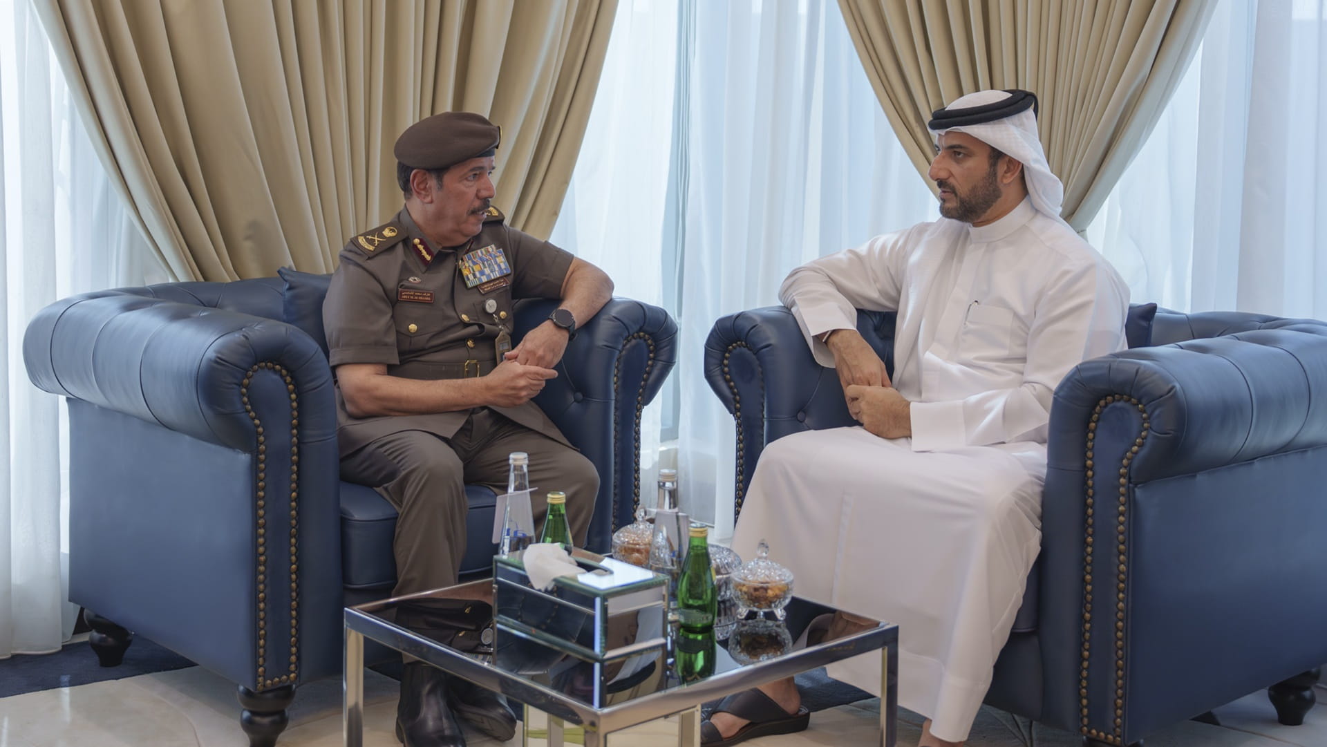 سلطان بن أحمد يبحث التعاون بين "الشارقة للإعلام"و"الهوية والجنسية" 