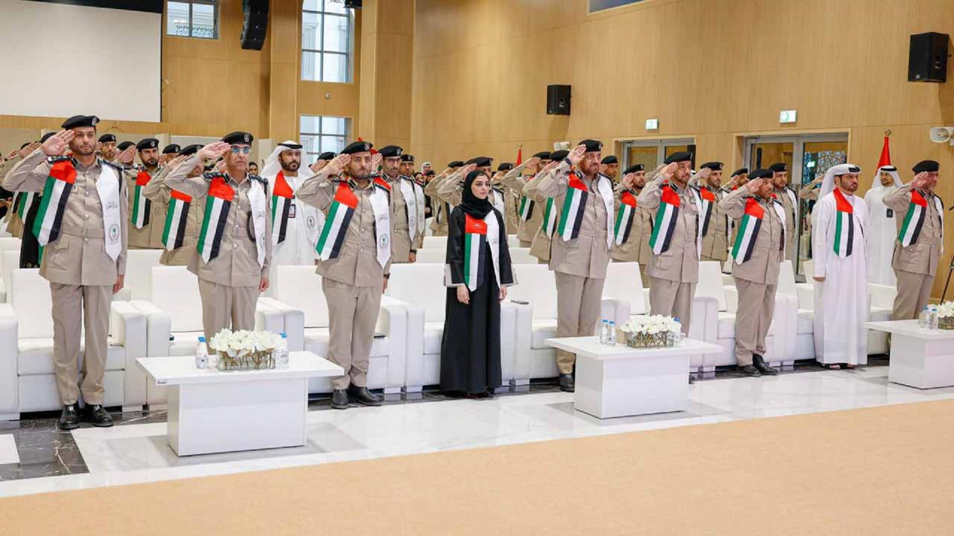 شرطة الشارقة تحتفي بعيد الاتحاد الـ 54 