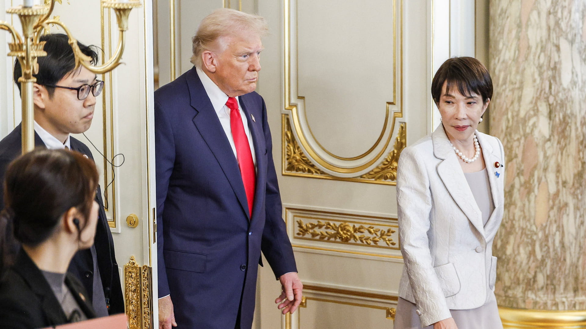 ترامب يطلب من اليابان تجنب التصعيد في النزاع مع الصين