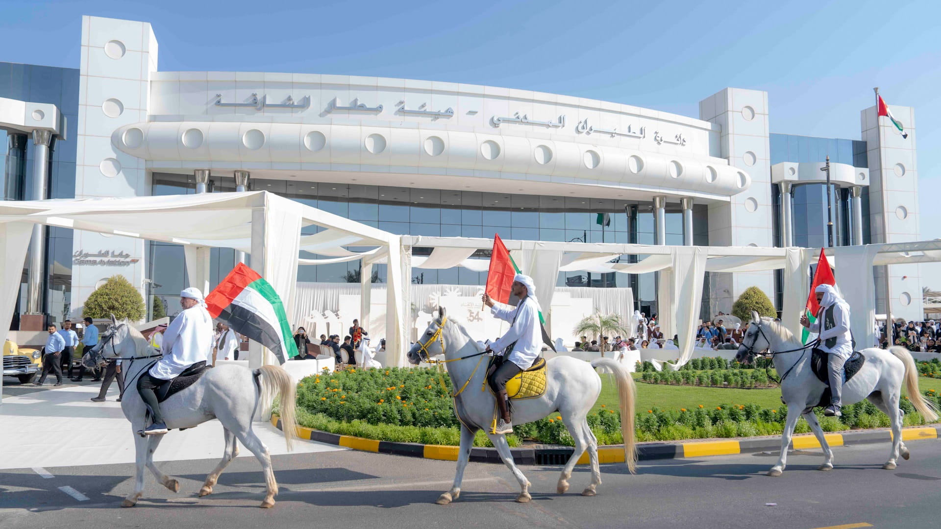 "الطيران المدني" و "مطار الشارقة" تحتفيان بعيد الاتحاد الـ 54