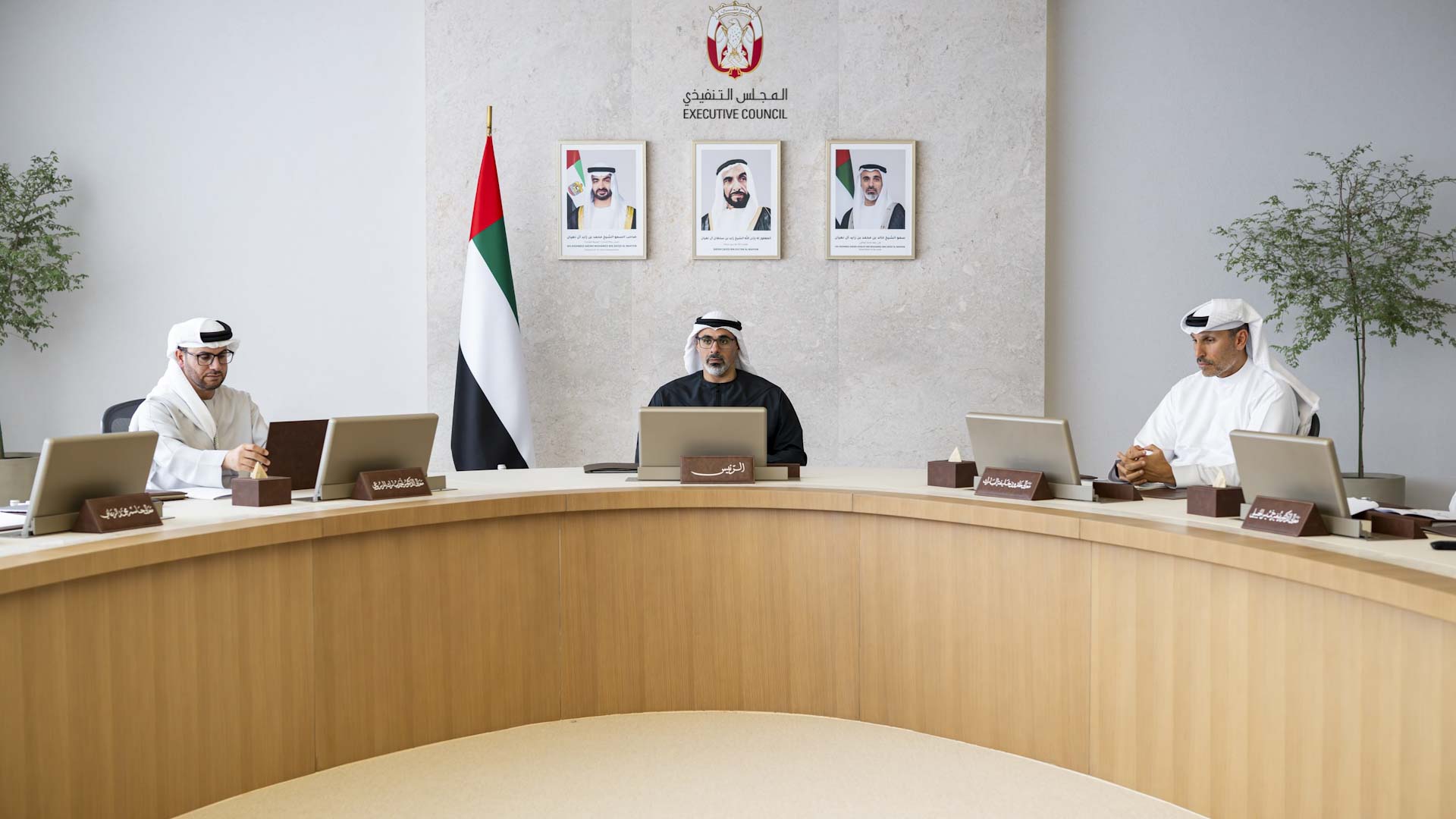 Khaled bin Mohamed chairs Abu Dhabi Executive Council meeting 