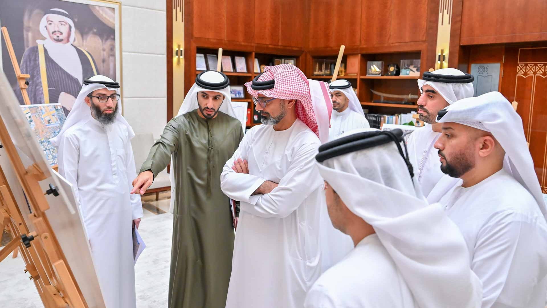 عمار بن حميد يطّلع على مشاريع الطرق المستقبلية في عجمان 