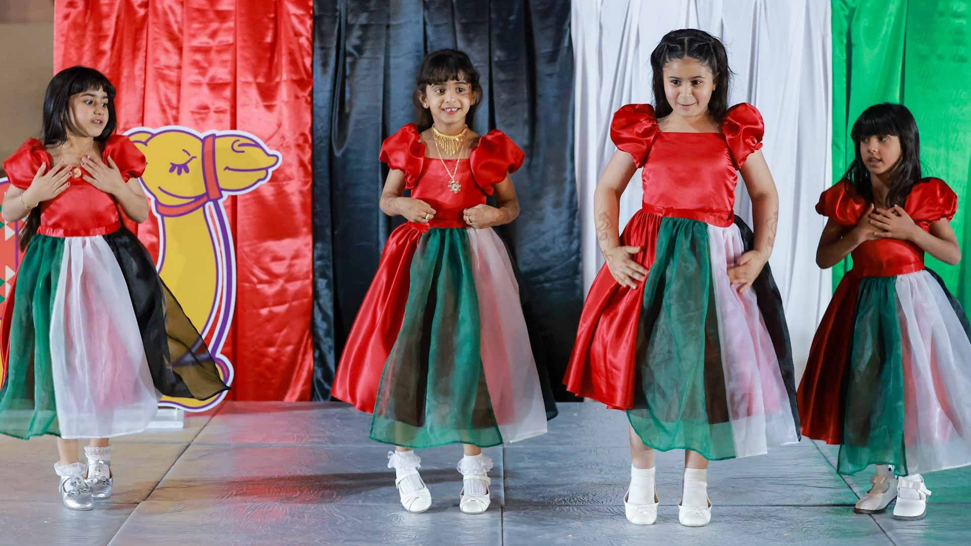 "أطفال الشارقة تحتفي بعيد الاتحاد الـ 54 