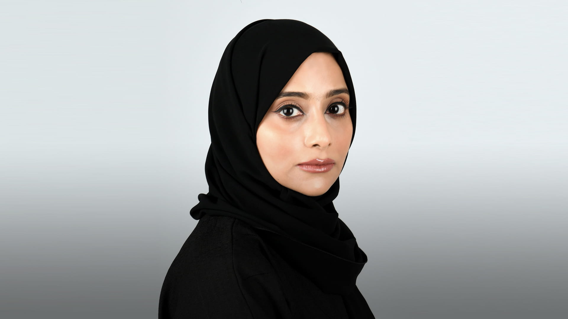 عائشة بوخاطر تؤكد مكانة شهداء الوطن في ذاكرة الإمارات 