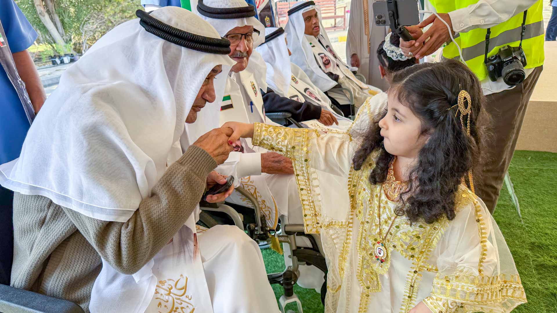  روح الاتحاد تجمع الأجيال في احتفال دار المسنين باجتماعية الشارقة 