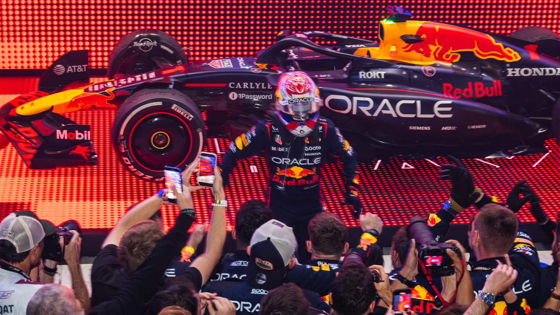 F1 set for final showdown as Verstappen exploits McLaren blunder