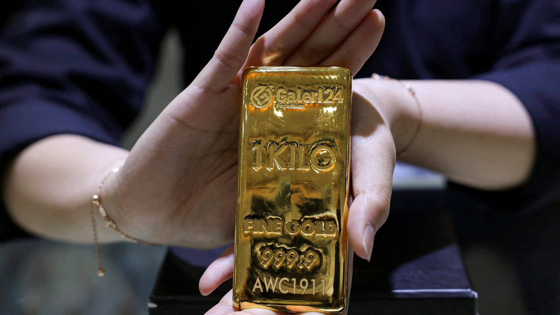 الذهب يأخذ قسطاً من الراحة وسط ترقب المستثمرين بيانات أميركية مهمة 