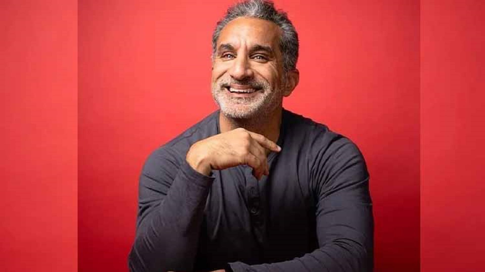 أيقونة الكوميديا الذكية باسم يوسف يطل على جمهور "بريدج 2025" 