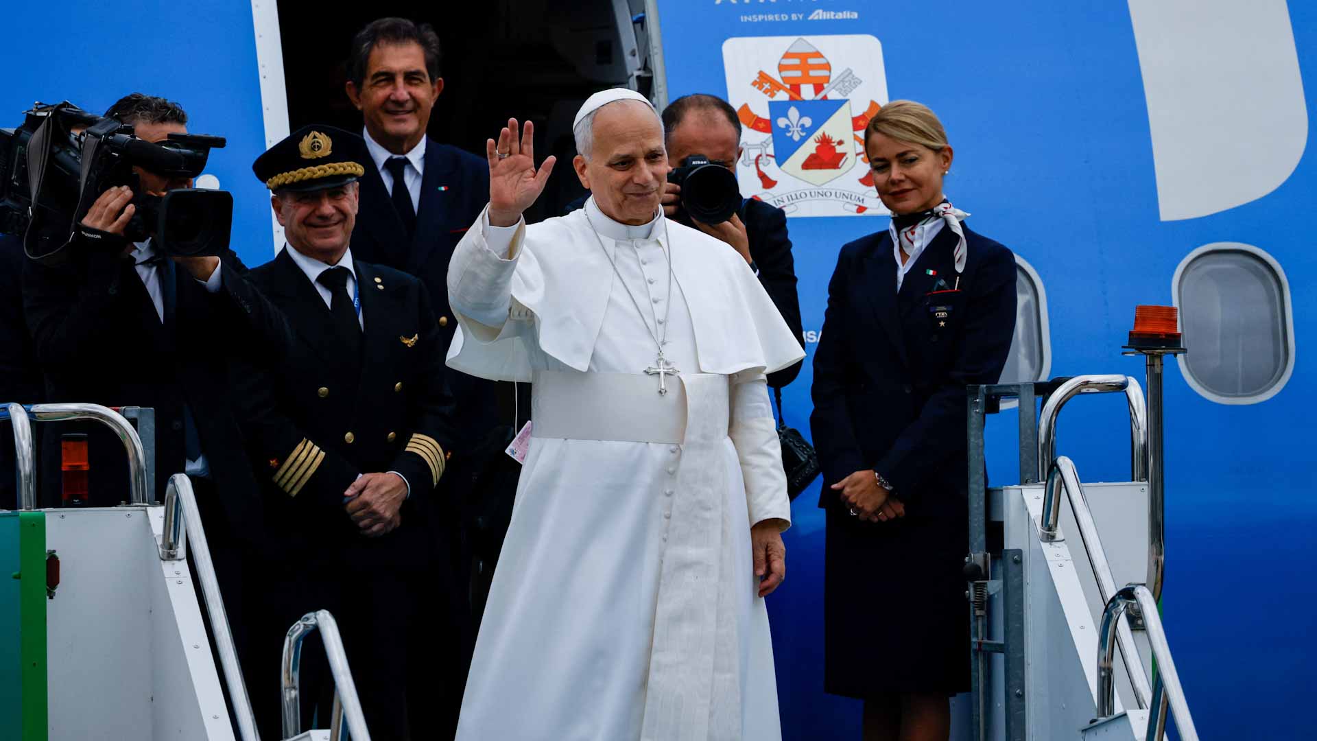 Pope Leo X arrives in Lebanon on peace mission 