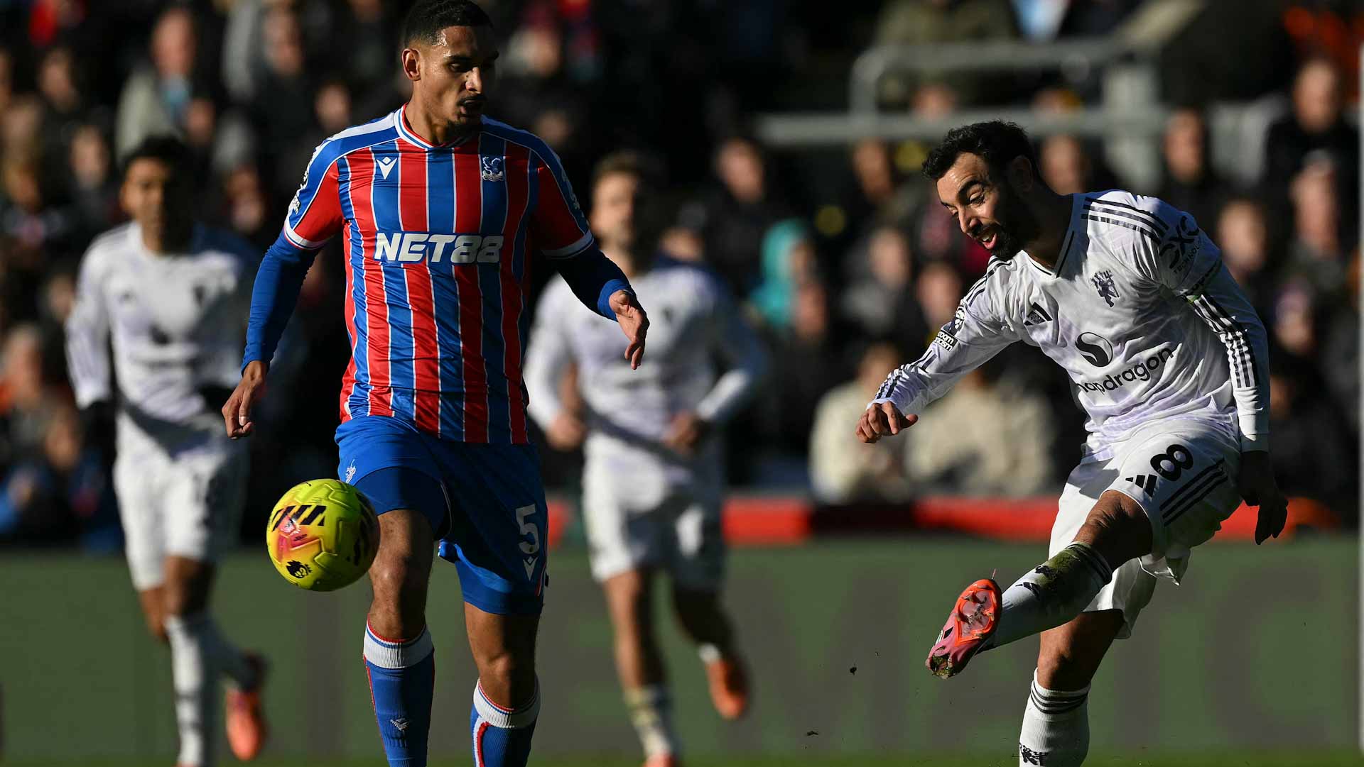 مانشستر يونايتد يستعيد نغمة الانتصارات في الدوري الإنجليزي  