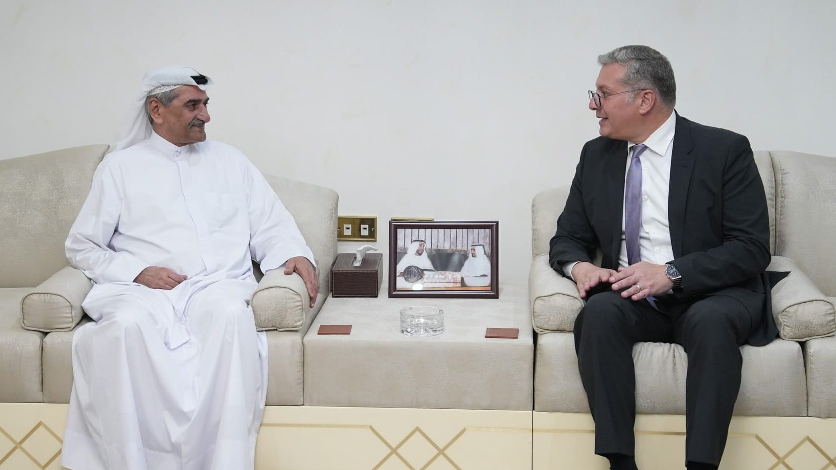 حاكم الفجيرة يستقبل وزير البترول المصري لتعزيز التعاون الثنائي  