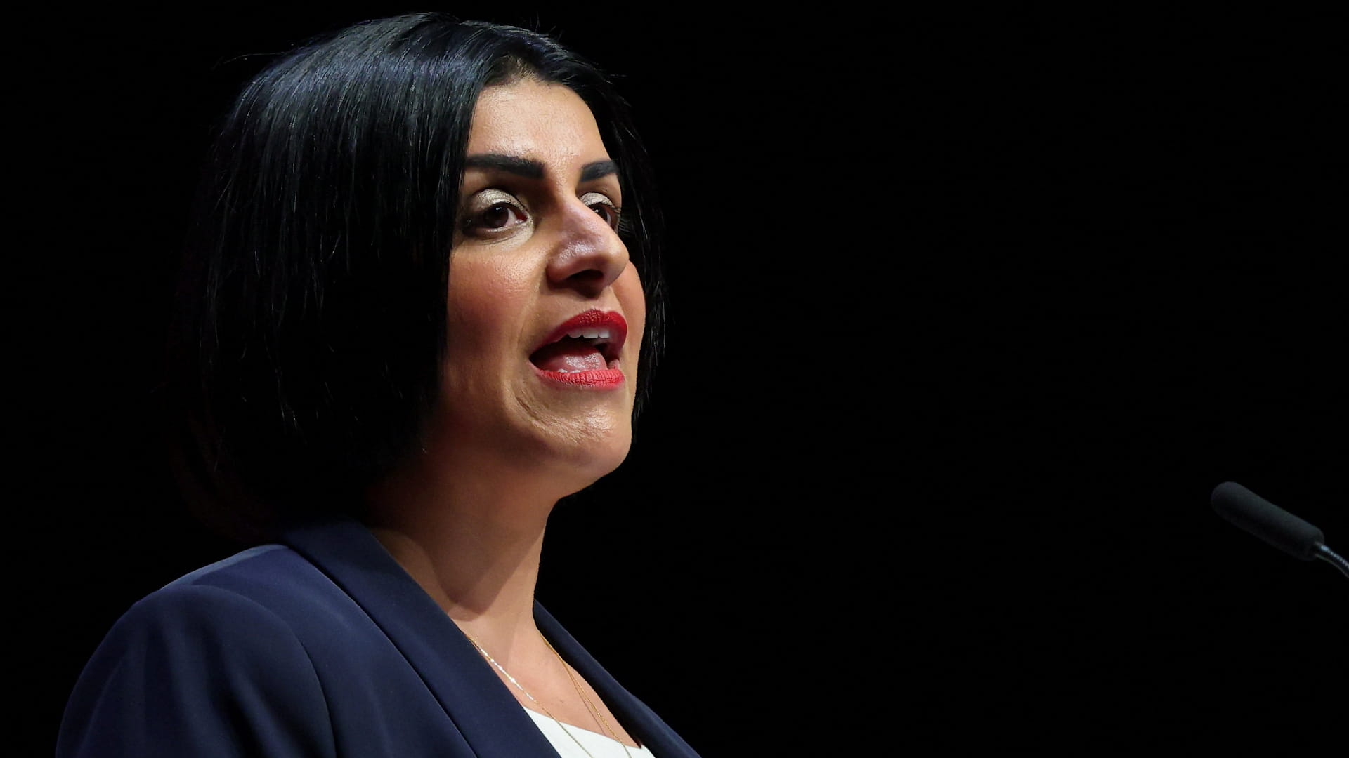 بريطانيا تفرض قواعد أكثر صرامة لتوطين اللاجئين 