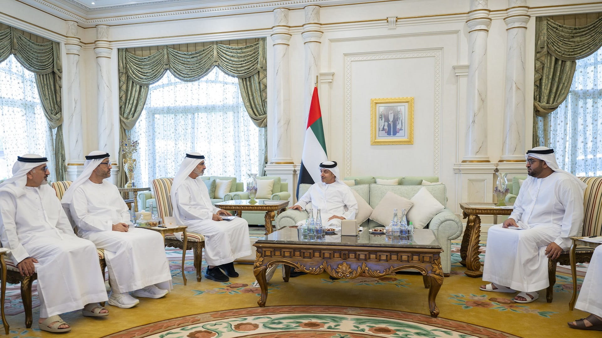 هزاع بن زايد يستقبل وفوداً من القطاع الرياضي بالدولة 