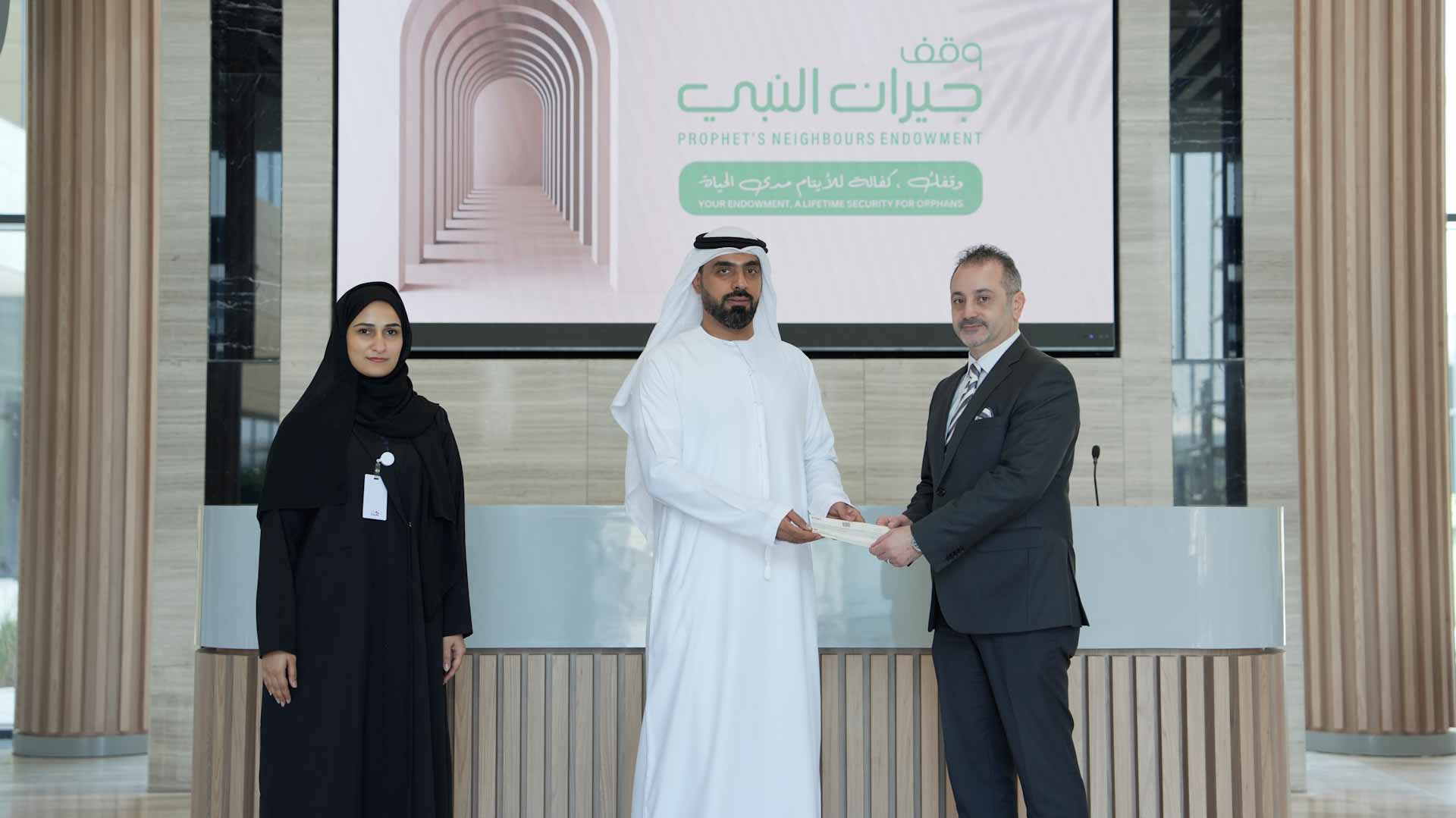 "تمكين الشارقة" تتسلم دعماً لوقف "جيران النبي" بنصف مليون درهم 