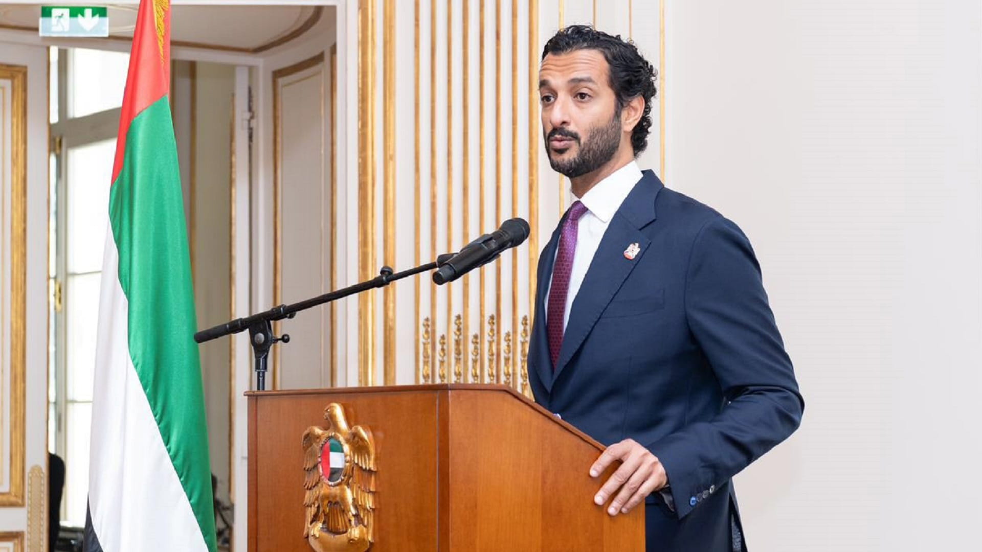 وزير الاقتصاد والسياحة يؤكد من باريس ريادة الإمارات بقطاع الفضاء  