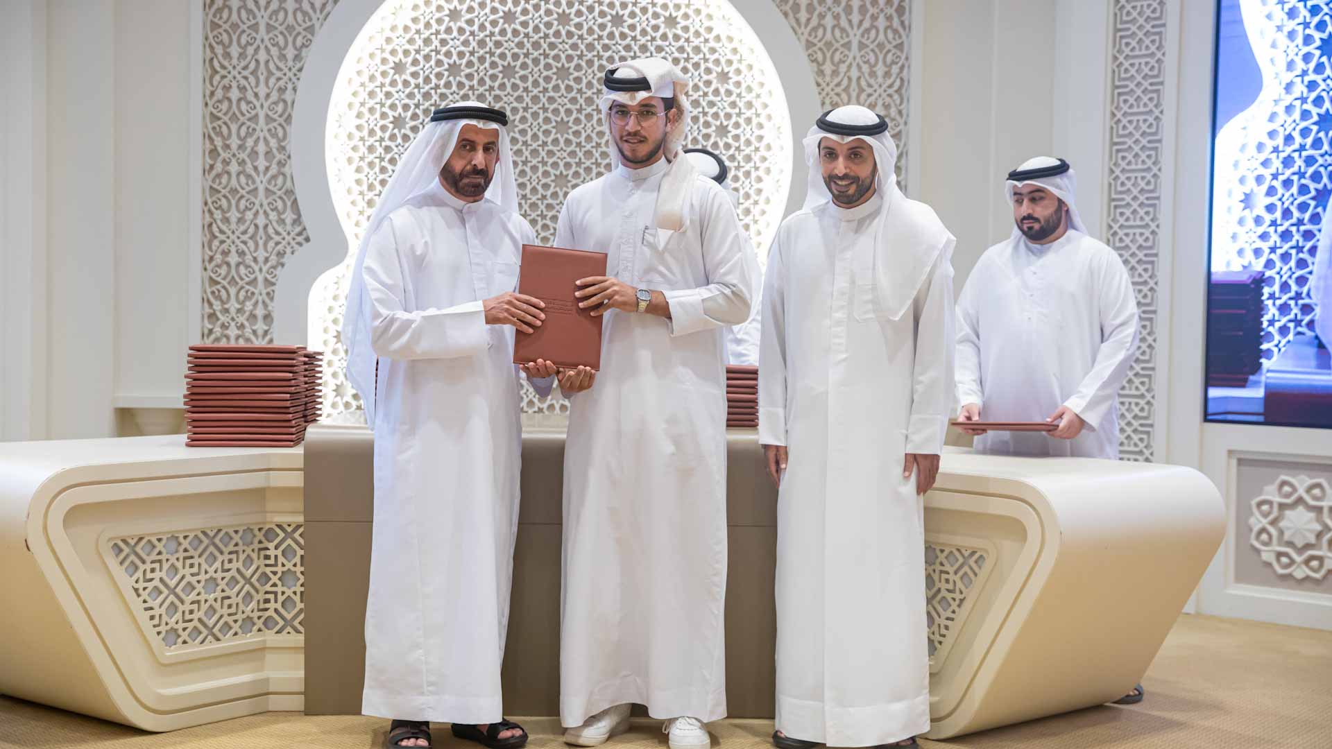 بحفل ختامي..الشارقة للقرآن الكريم والسنة تكرم 95 حافظاً لكتاب الله 