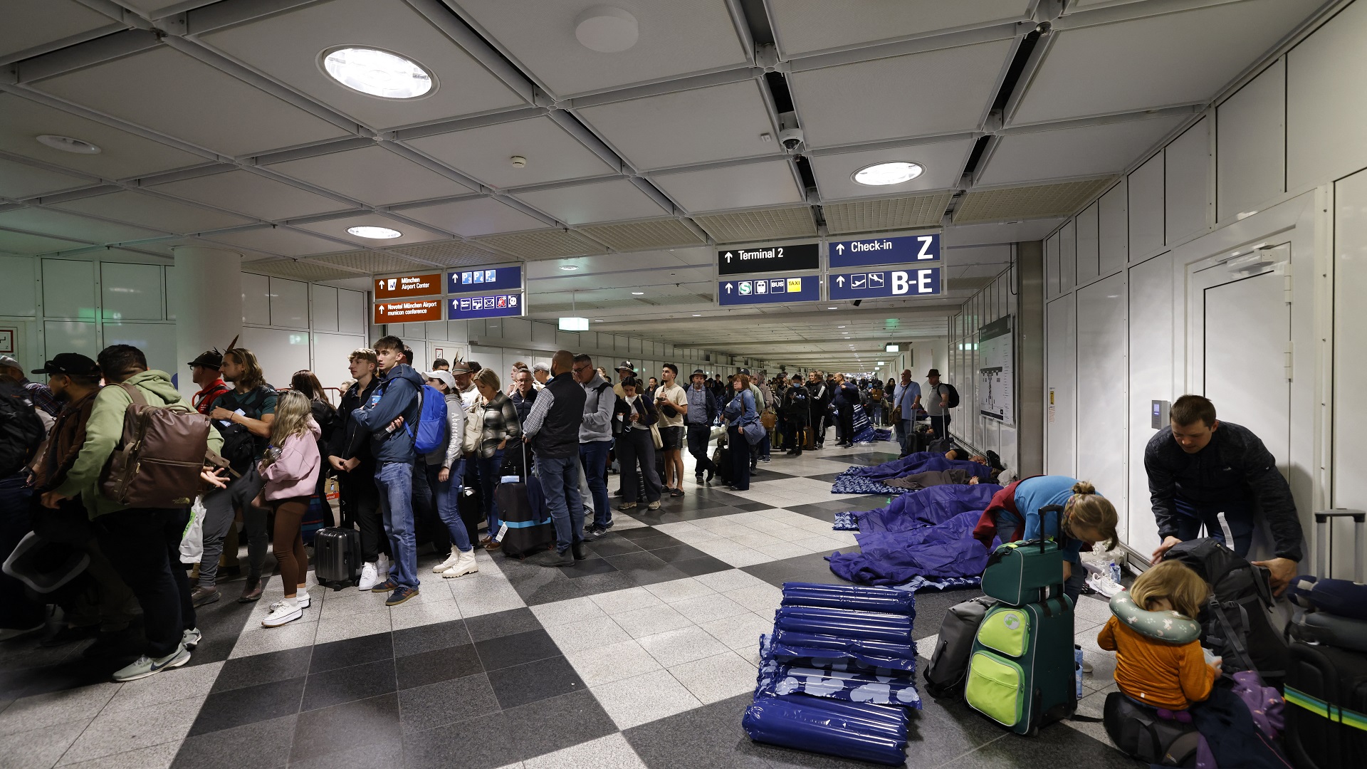 Flights resume at Munich airport after second drone scare 