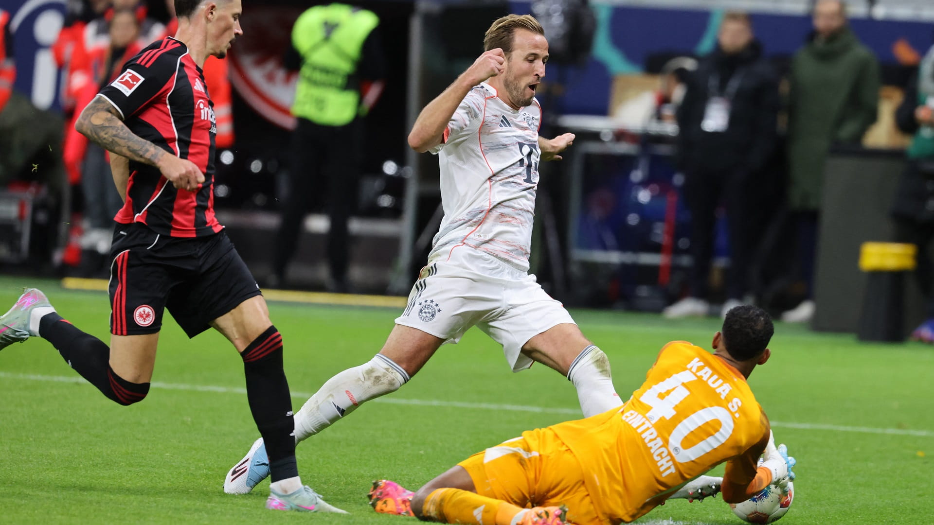 Diaz dazzles early and Kane strikes again as Bayern beat Frankfurt