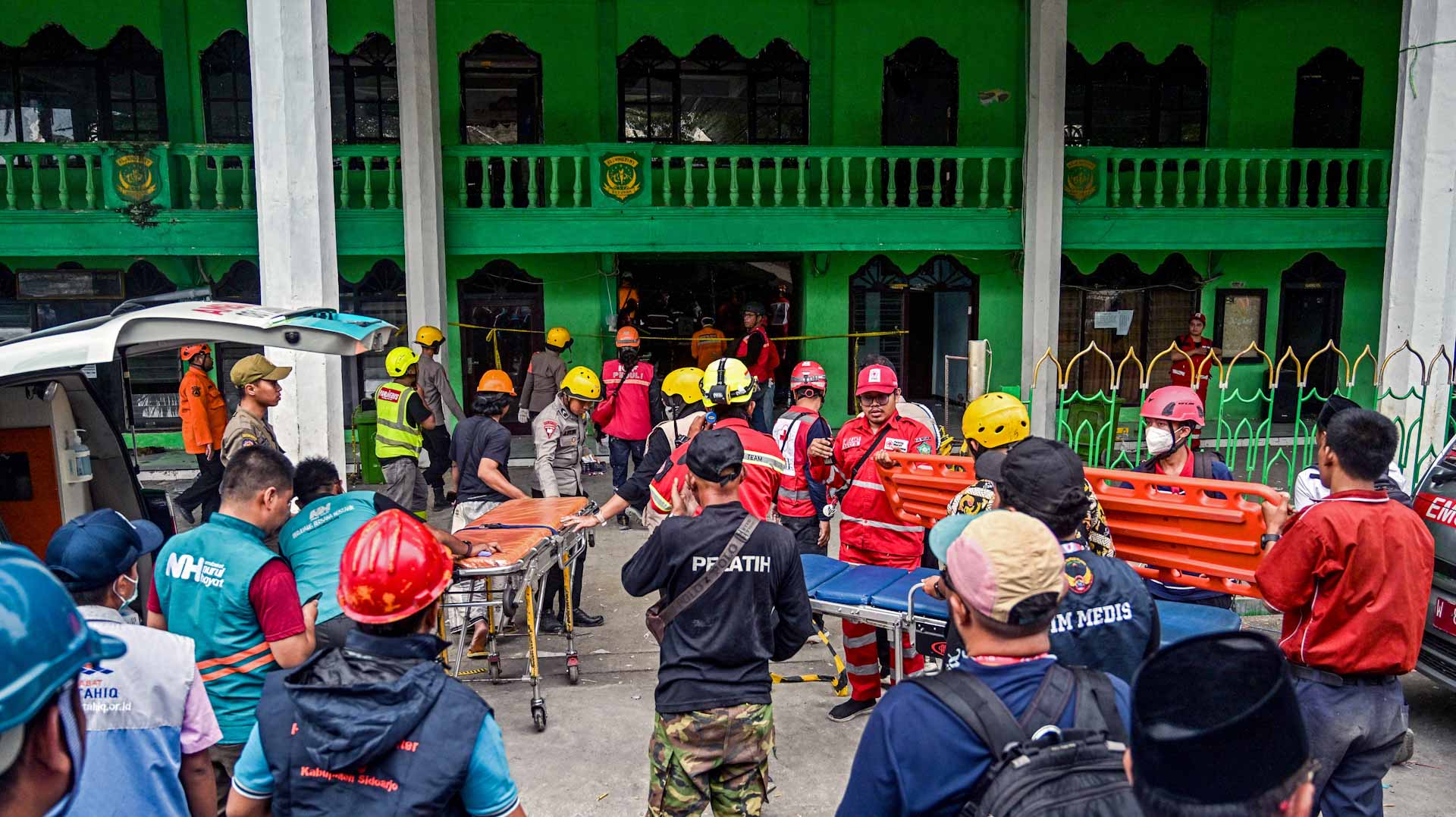 حصيلة ضحايا انهيار مدرسة في إندونيسيا ترتفع إلى 13 وفاة 