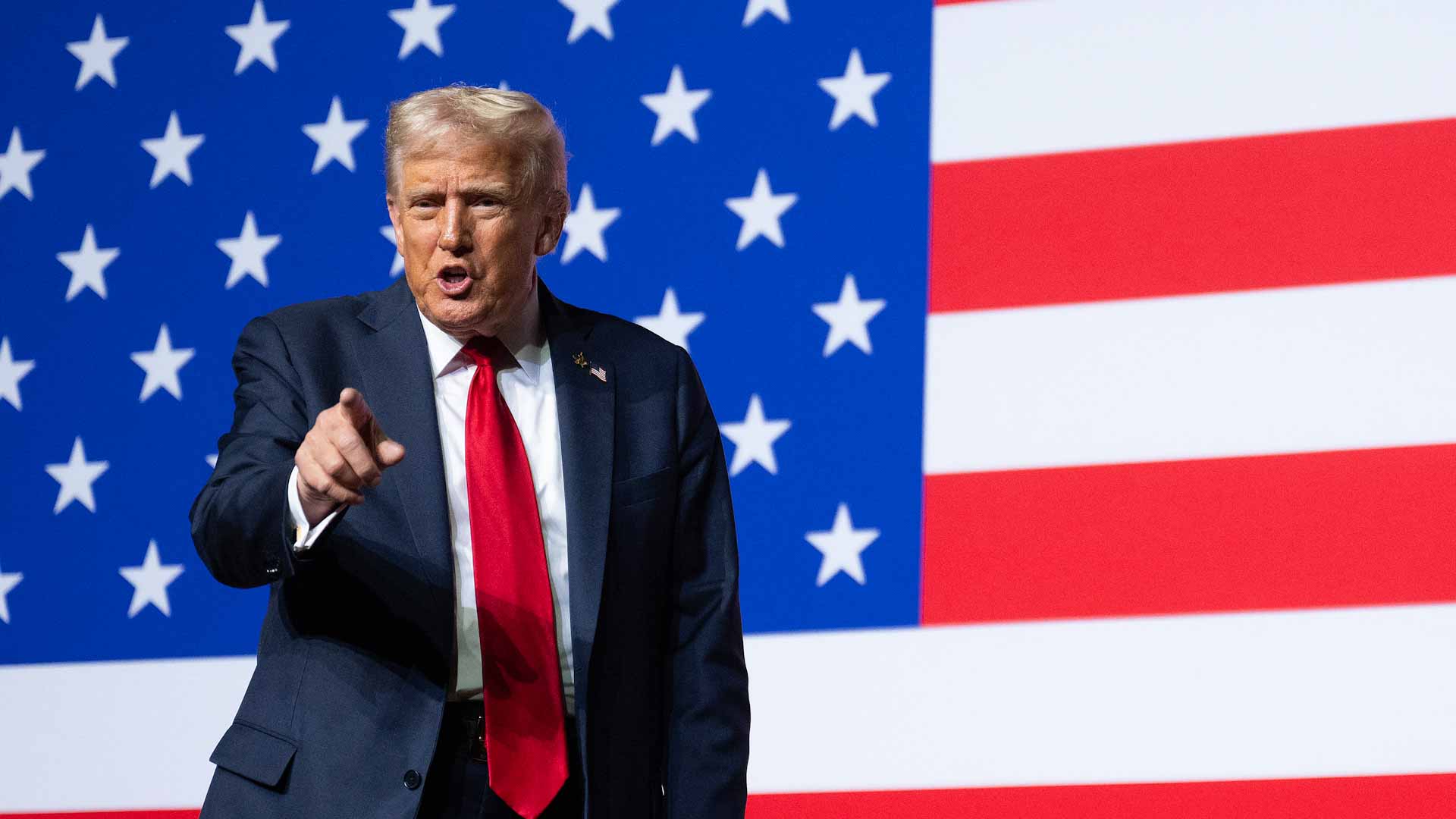 بعد رد حماس الإيجابي..ترامب يطالب إسرائيل بالتوقف عن قصف غزة فوراً 