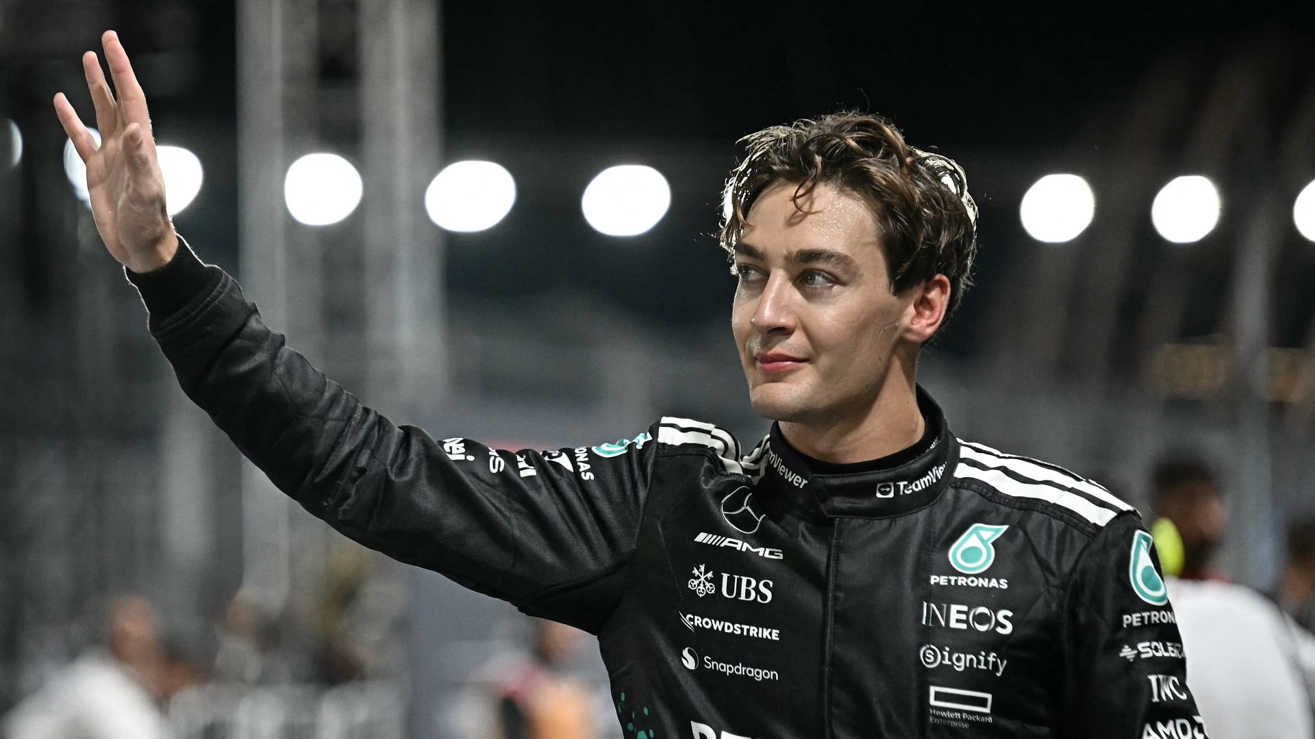 البريطاني راسل يتوج بلقب سباق جائزة سنغافورة الكبرى للفورمولا 1 