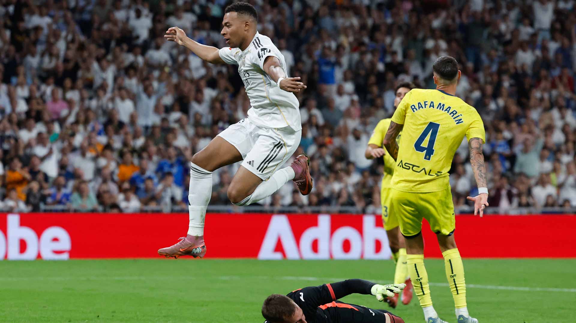 Vinicius double helps Real Madrid beat Villarreal 
