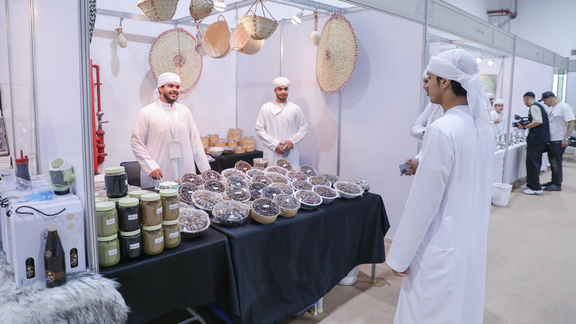 مهرجان الذيد للتمور يستقطب 19 ألف زائر ويحقق 1.3 مليون درهم مبيعات 