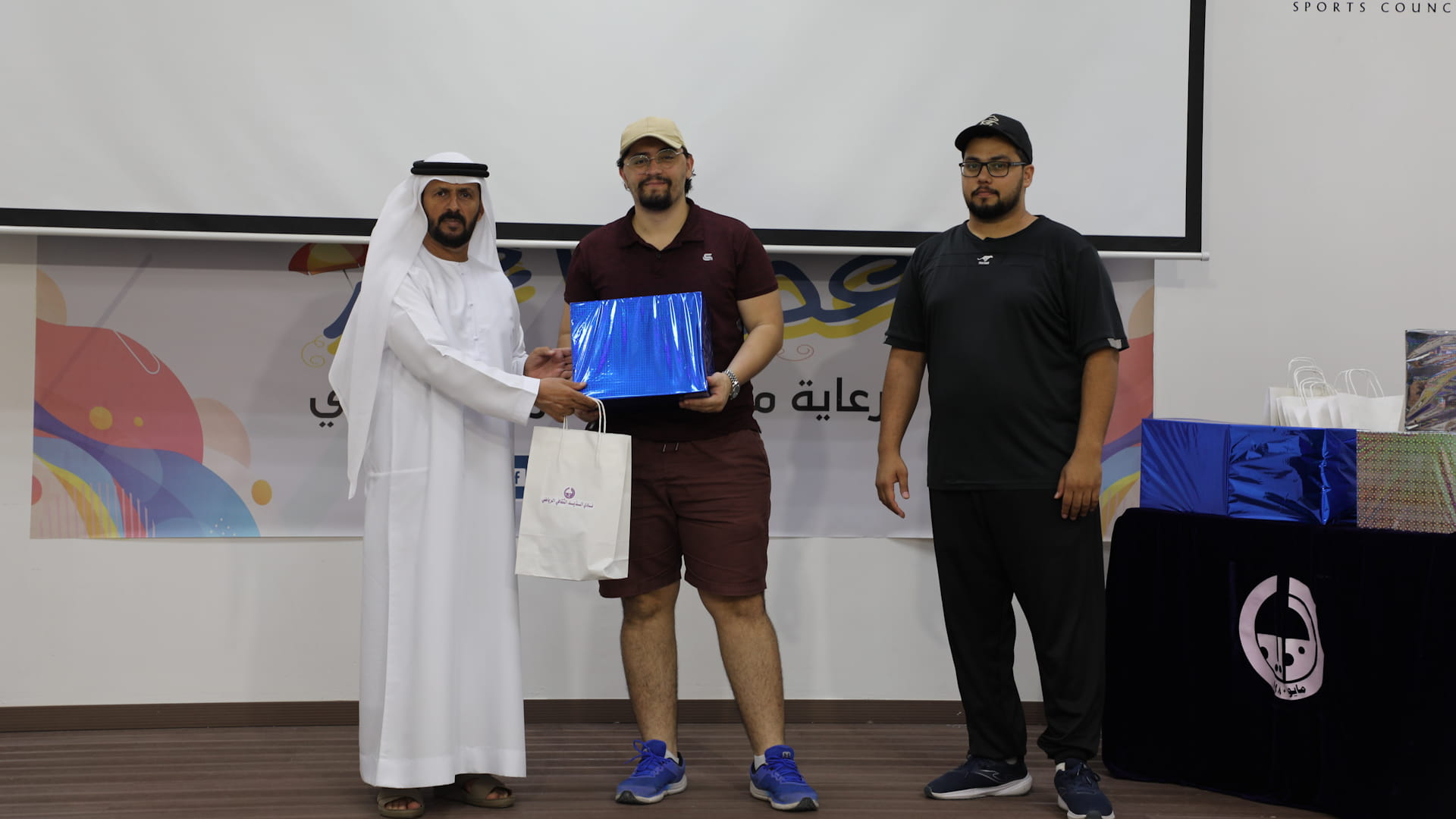 "نادي الذيد" ينظم يوماً رياضياً احتفاءً بمعلمين المنطقة