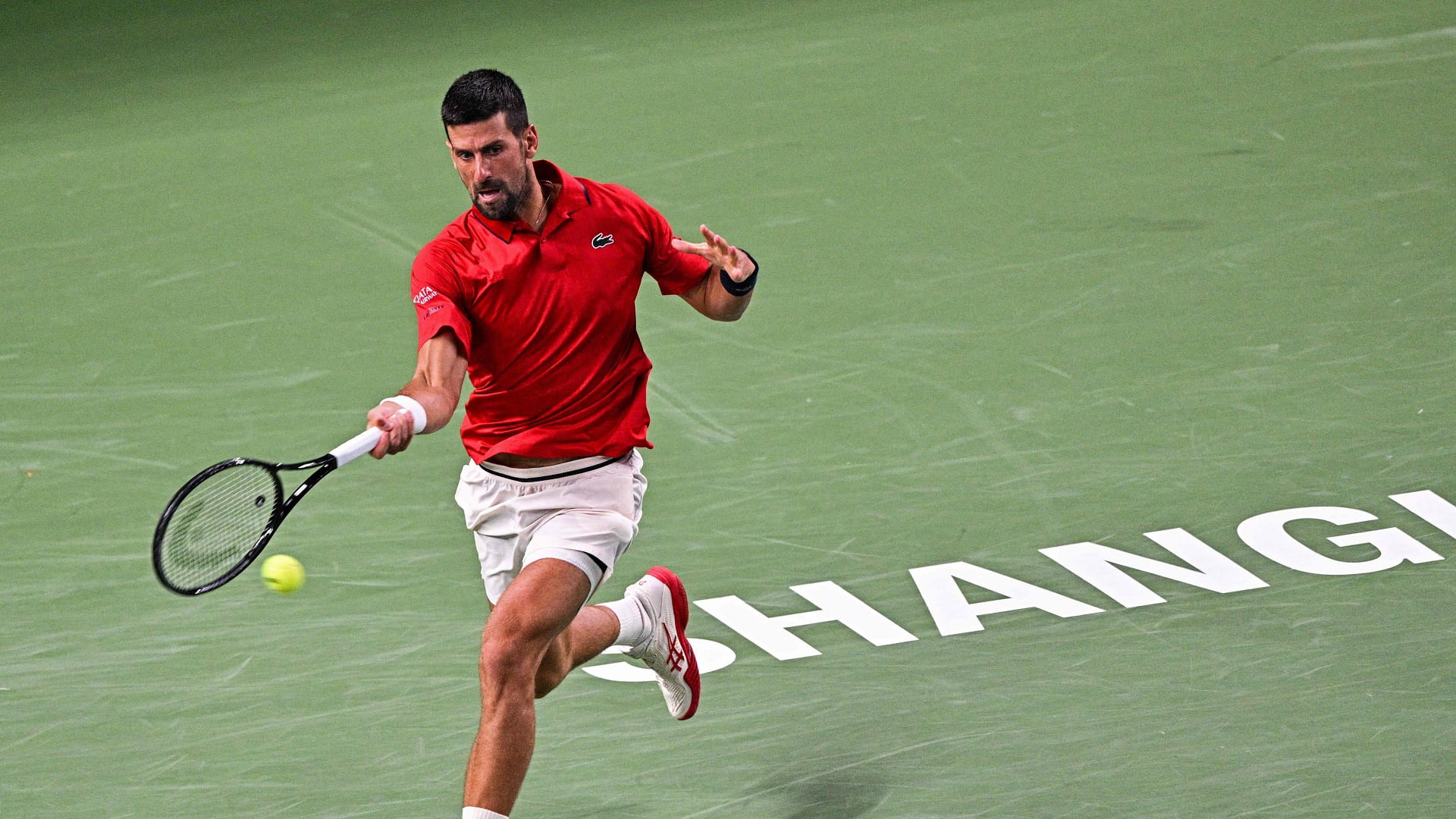 الصربي ديوكوفيتش يتأهل إلى ربع نهائي بطولة شنغهاي للتنس 