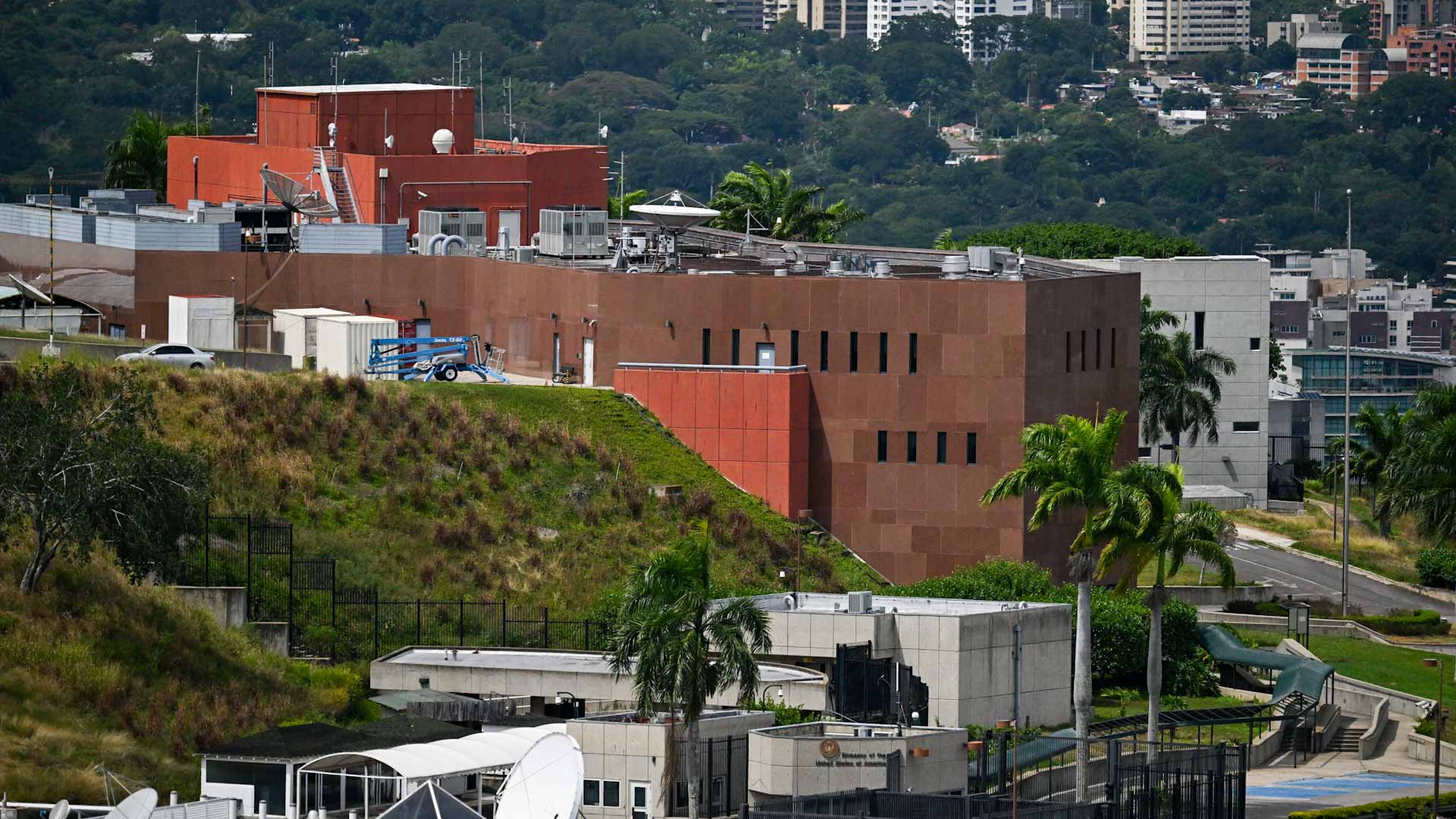 في فنزويلا.. جماعة إرهابية محلية تخطط لتفجير سفارة أميركا بكراكاس 