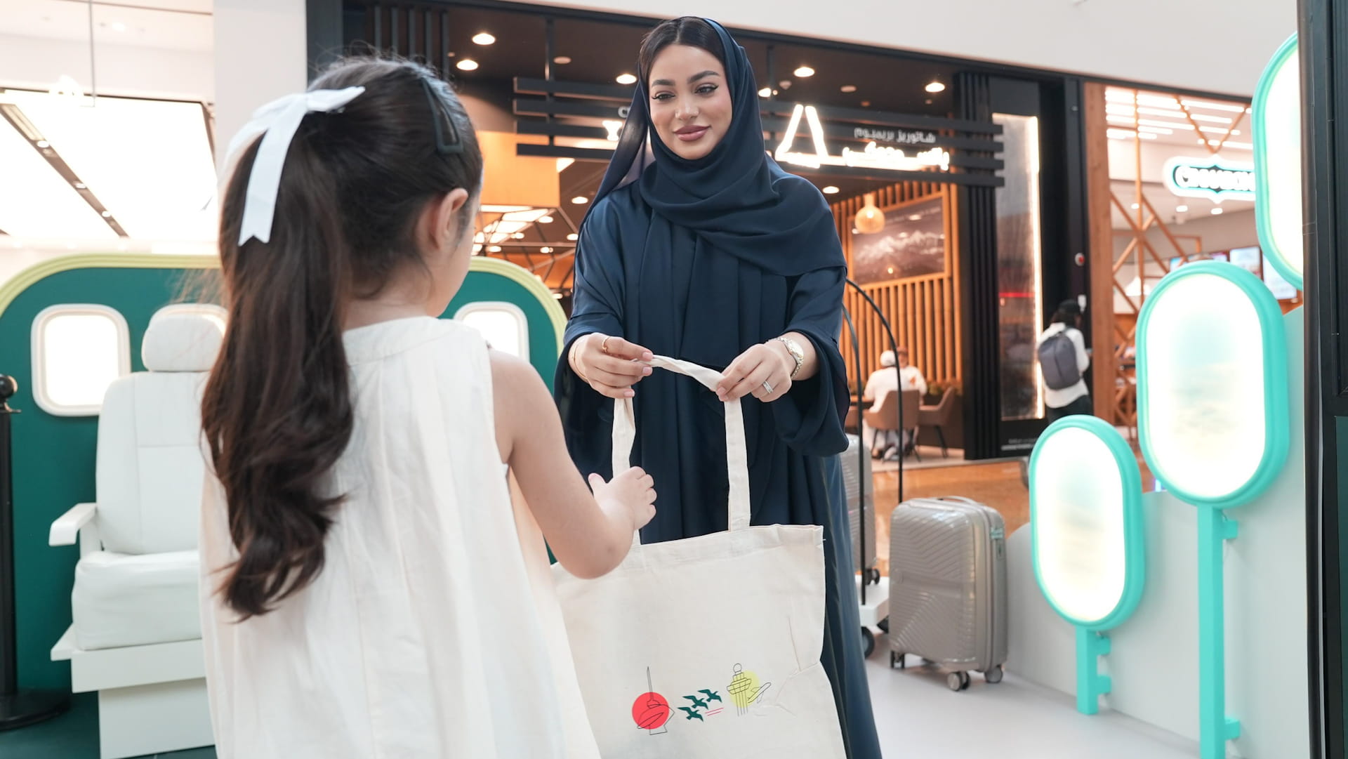 طيران الشارقة ينظم أنشطة وجوائز احتفاءً بيوم الإمارات للطيران 