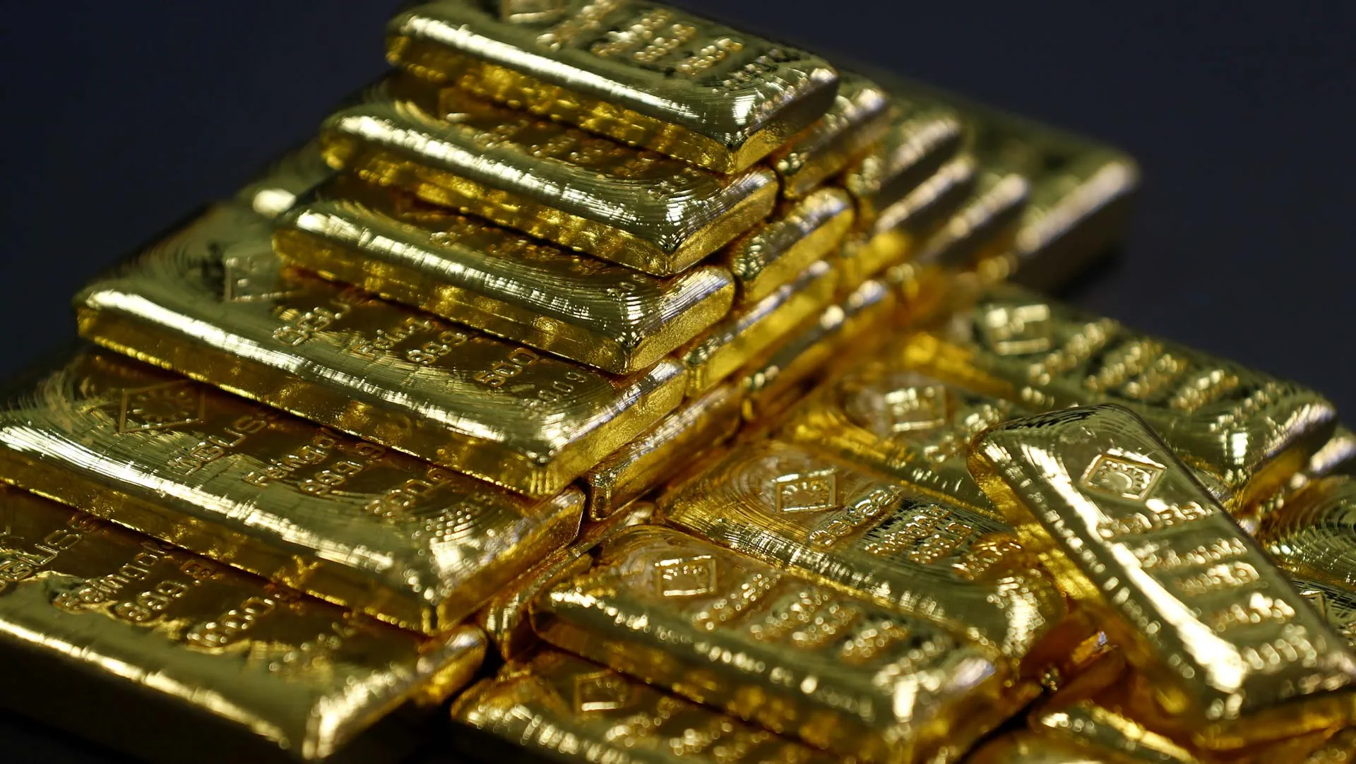 Gold surpasses $4,000 for first time 