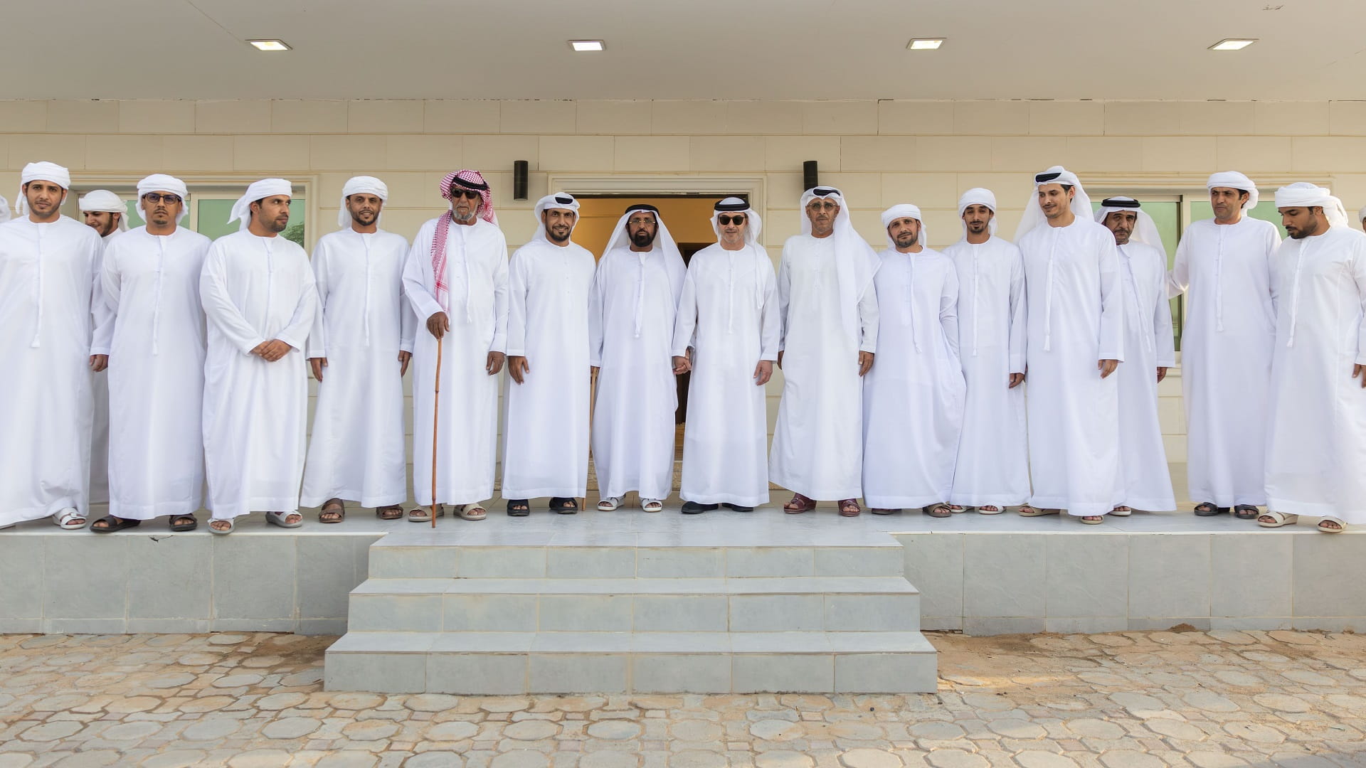 هزاع بن زايد: التواصل مع أفراد المجتمع يعزز الولاء والانتماء للوطن 