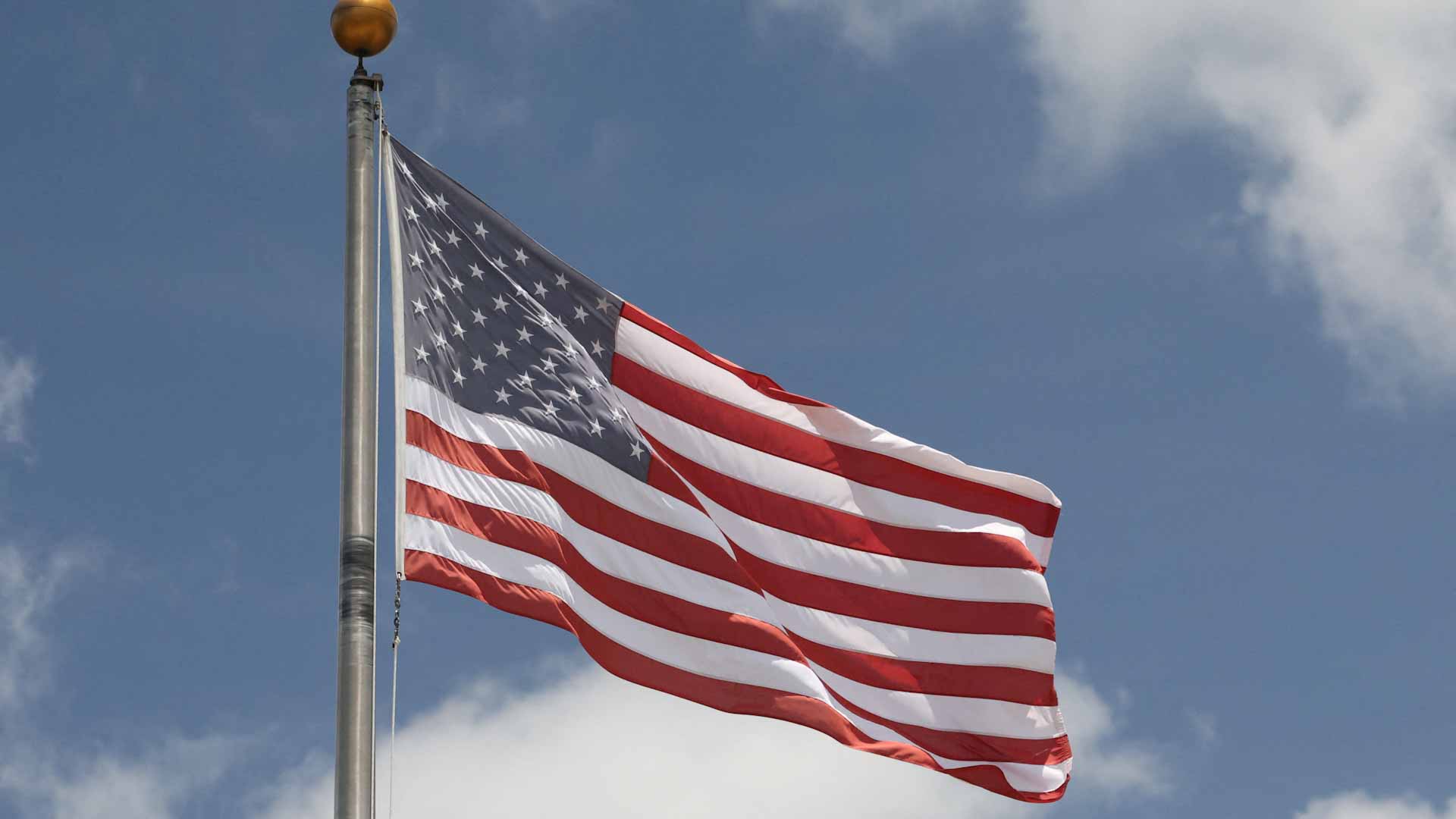 أميركا تفرض عقوبات على نحو 100 فرد وكيان لشراء النفط الإيراني 