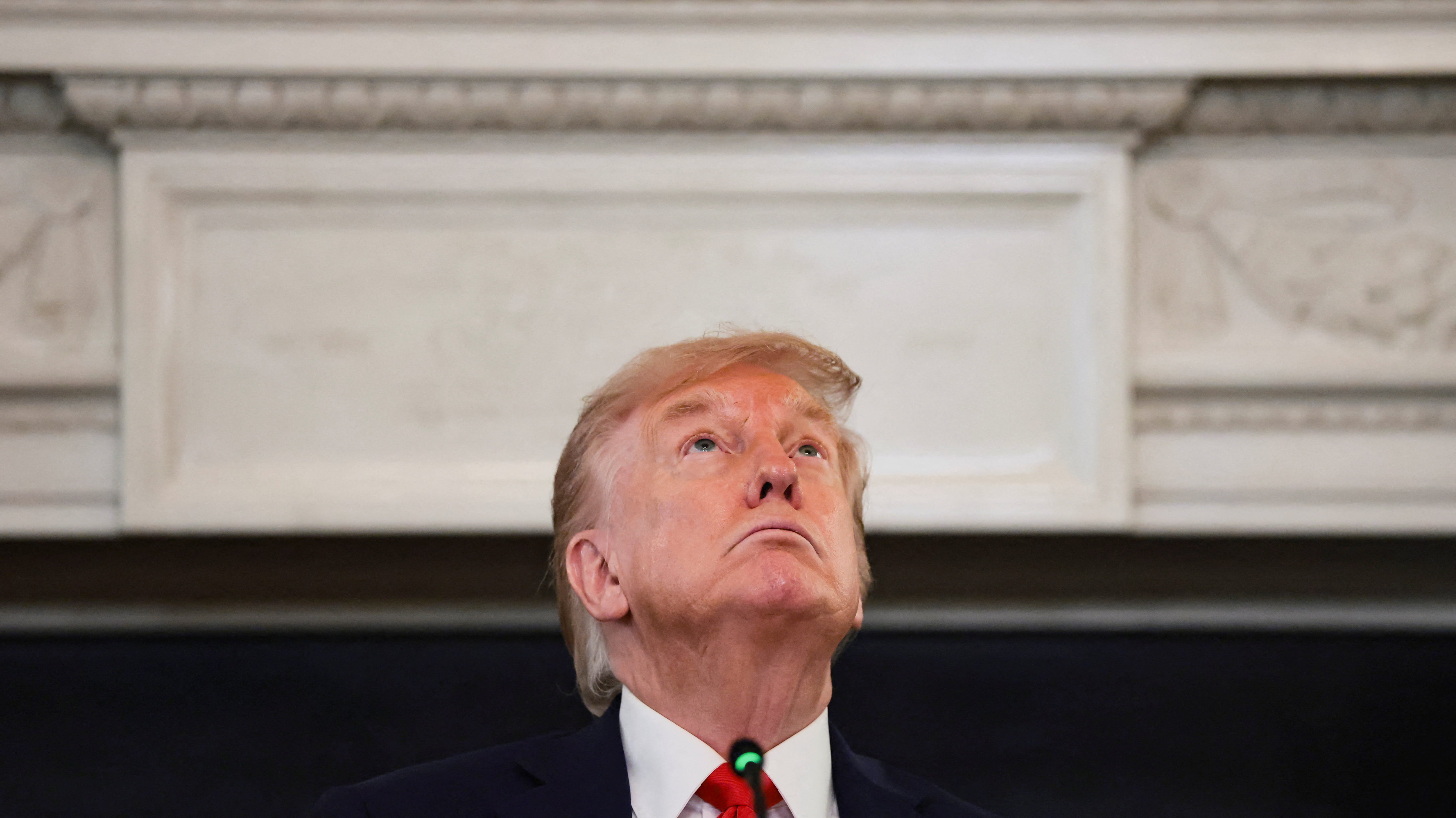 بعد اتفاق غزة.. ترامب يطير فرحاً مردداً هذا يوم عظيم للعالم 