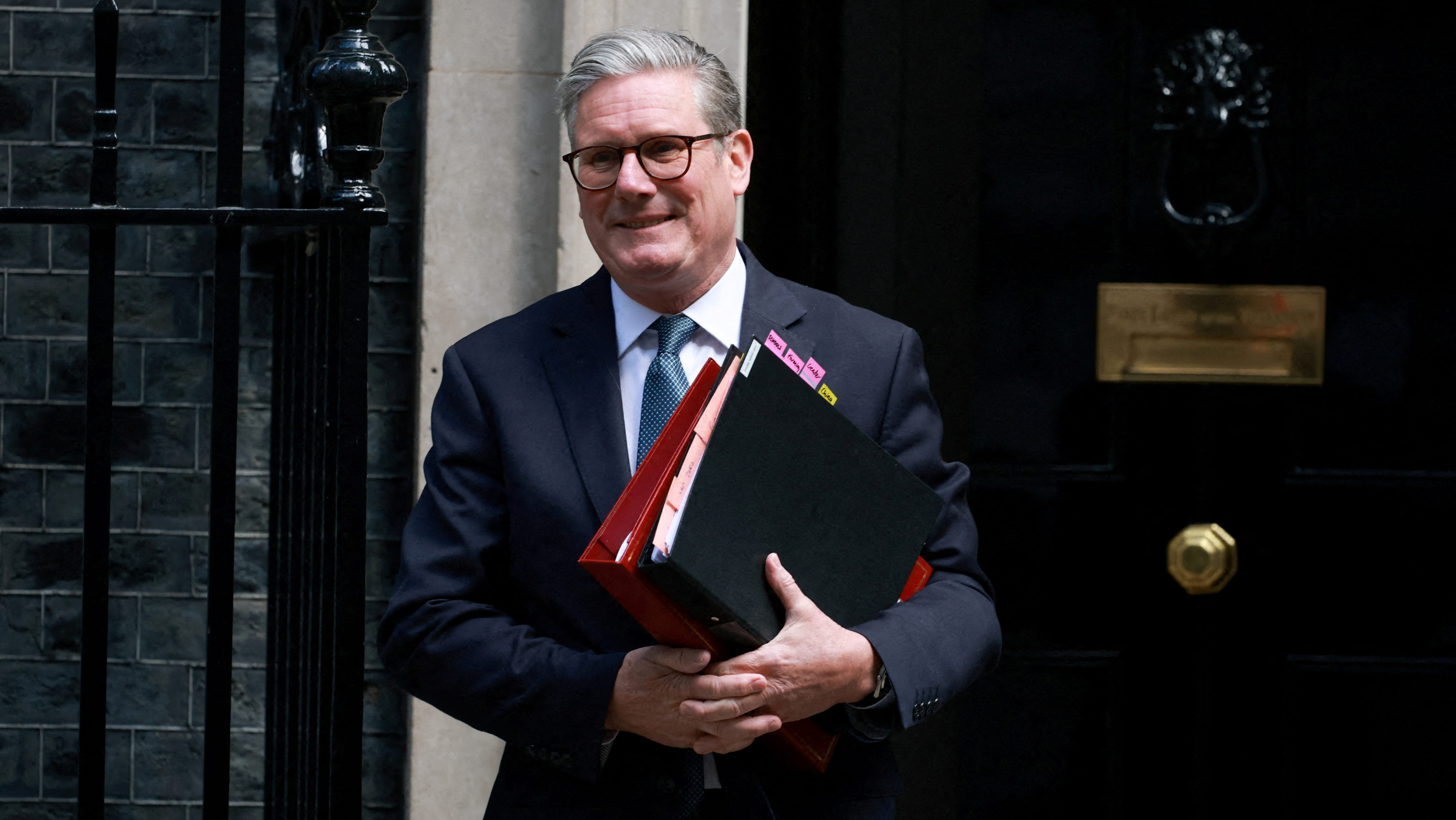 ستارمر يرحب باتفاق غزة ويطالب بسرعة إدخال المساعدات للقطاع المنكوب 