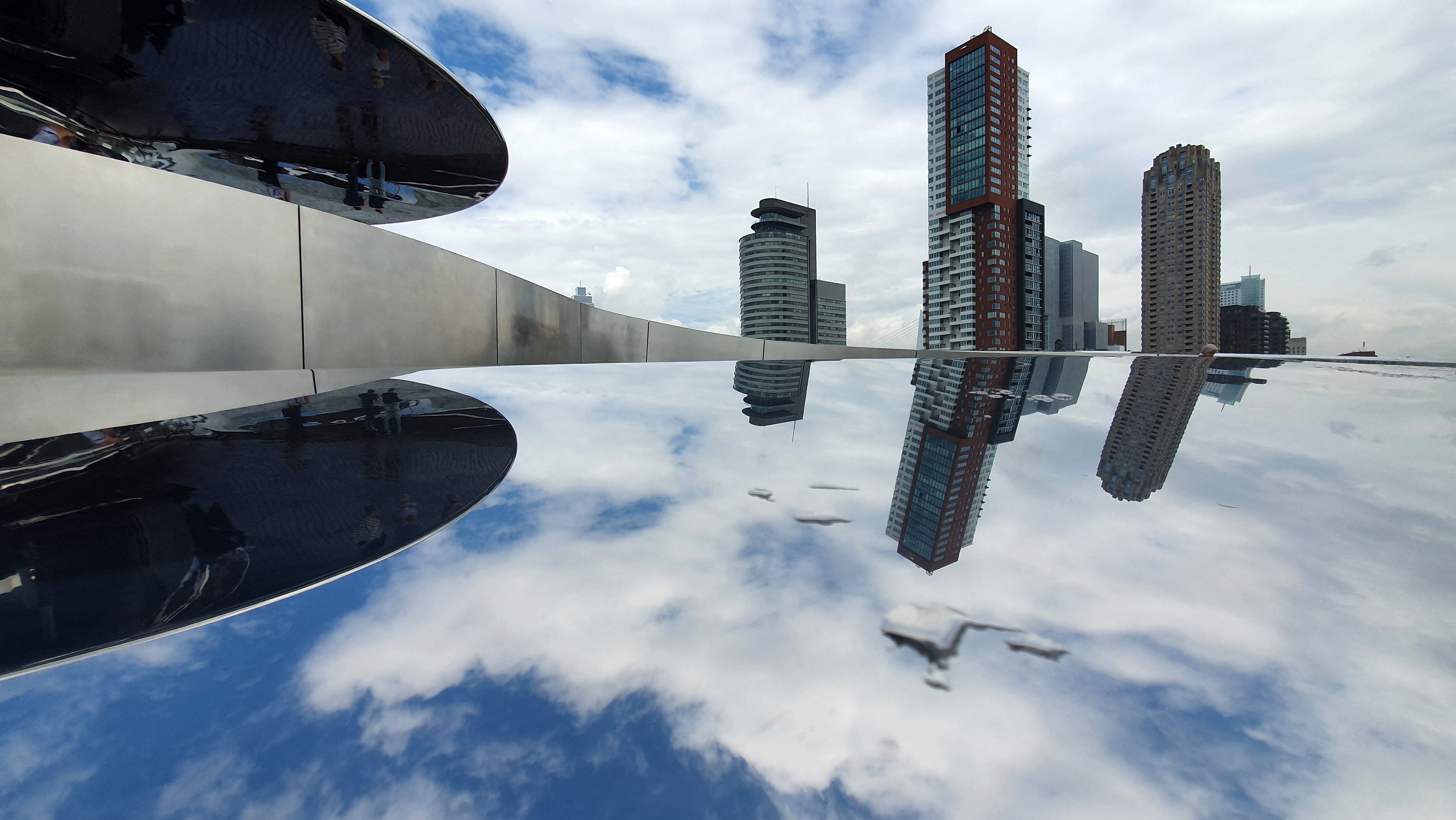 إعصار يضرب جزراً جنوب طوكيو وأمطار قياسية تجبر على الإجلاء