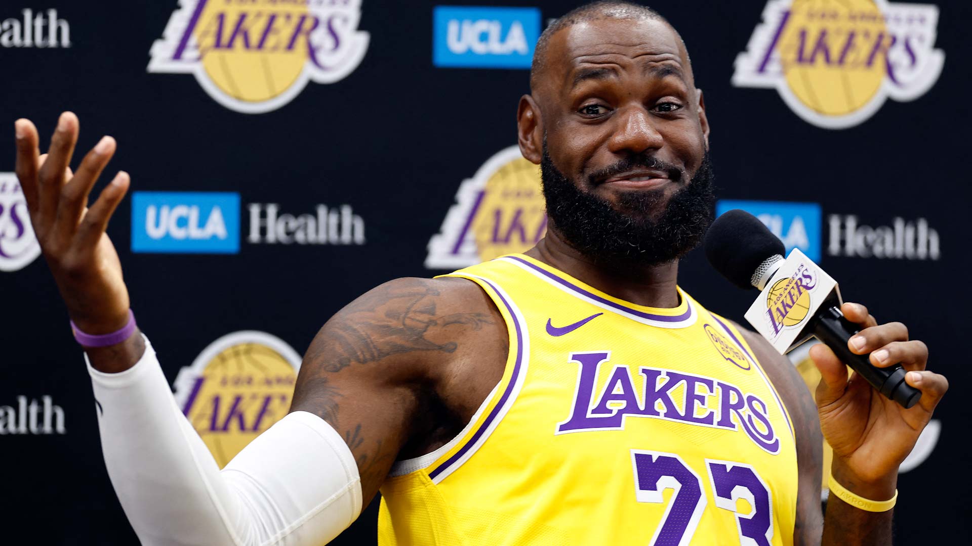 لوس أنجليس ليكرز يخسر خدمات النجم ليبرون جيمس لمدة 4 أسابيع  