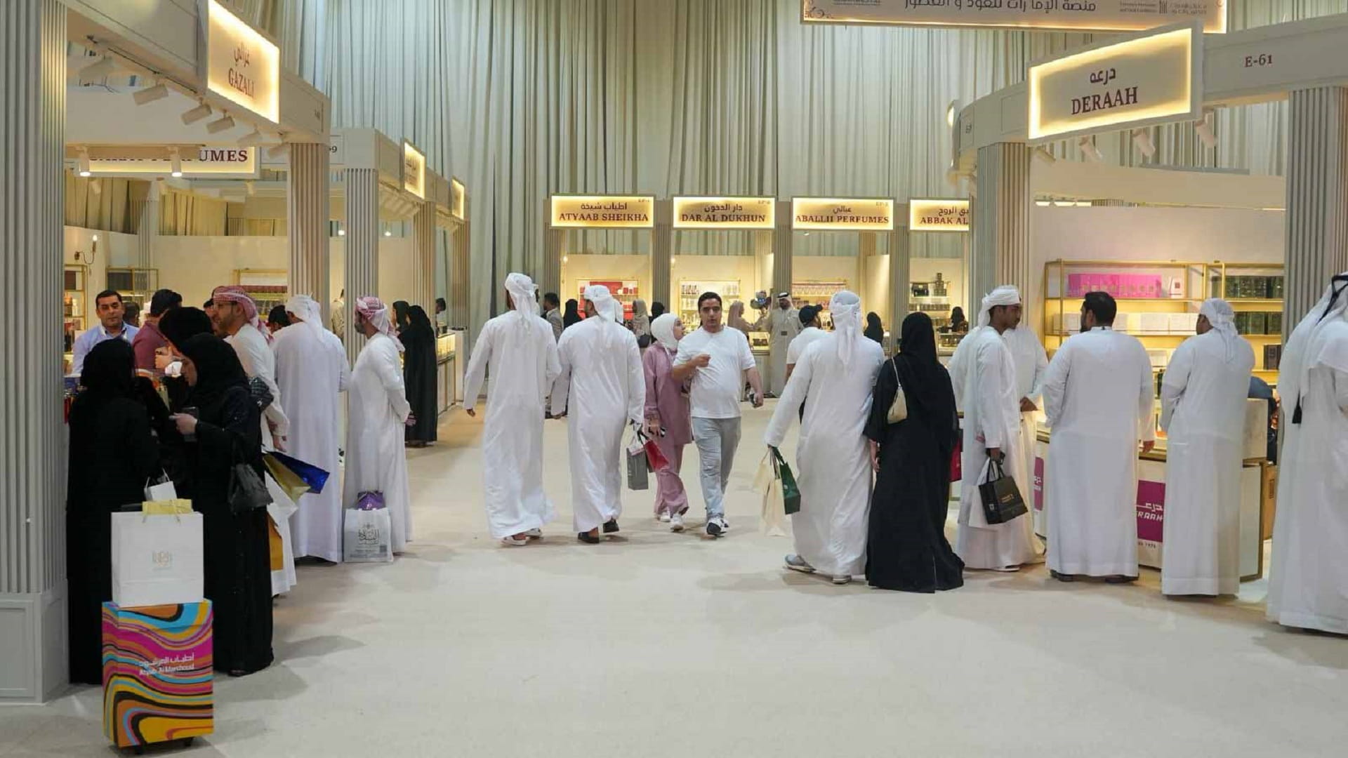 معرض الإمارات للعطور والعود يقدم عروضاً حصرية وخصومات كبرى 