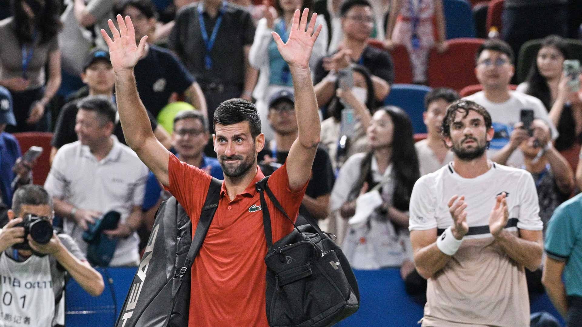 الصربي ديوكوفيتش يودع بطولة شنغهاي للتنس من نصف النهائي 