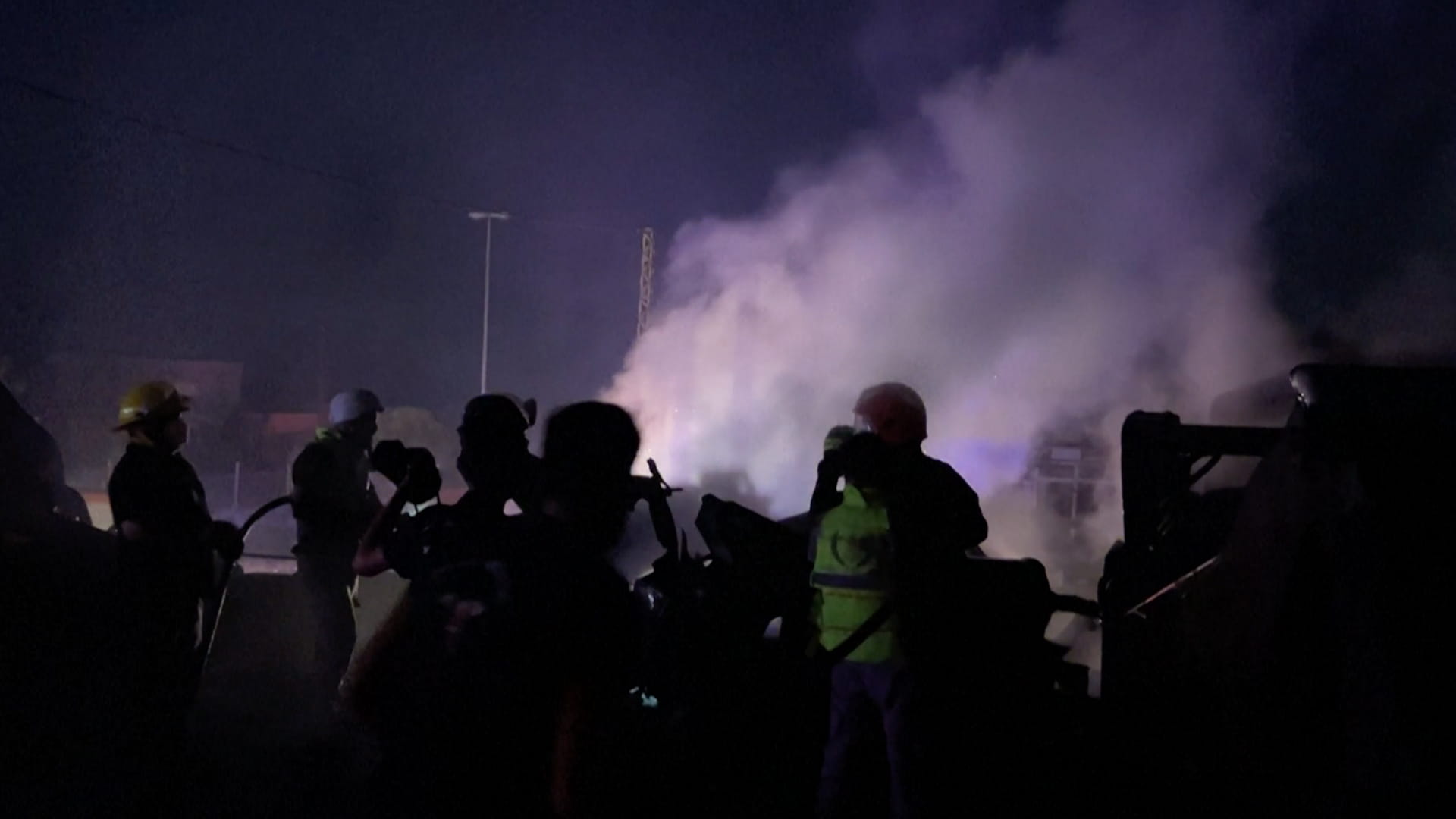 رئيس لبنان يندّد بغارات إسرائيلية تستبيح منشآت مدنية رغم وقف النار 