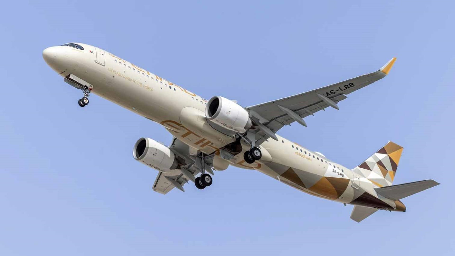 الاتحاد للطيران تنقل 16.1 مليون مسافر خلال 9 أشهر 