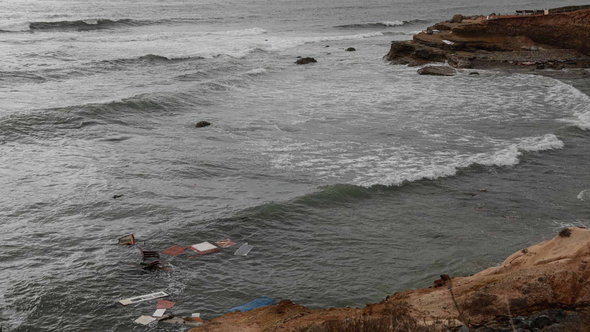 بحيرة فولتا في غانا تبتلع 15 شخصاً بينهم 11 طفلاً بعد غرق قاربهم 