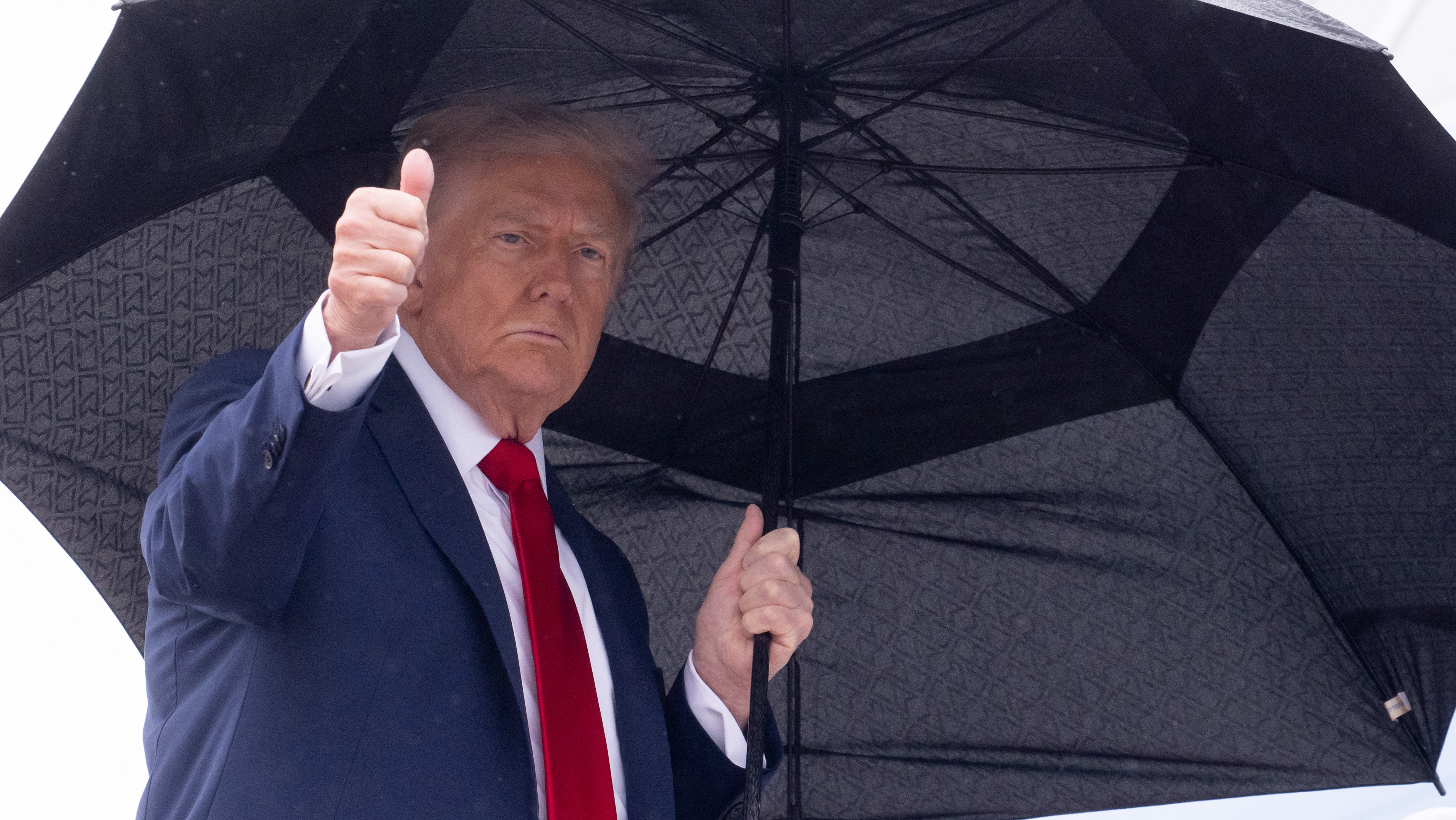 في طريقه للشرق الأوسط..ترامب: حرب غزة انتهت ووقف إطلاق النار سيصمد 