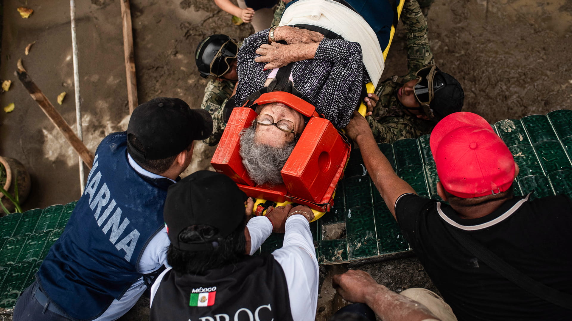 حصيلة ضحايا الفيضانات الشديدة في المكسيك ترتفع إلى 64 مع فقدان 65 