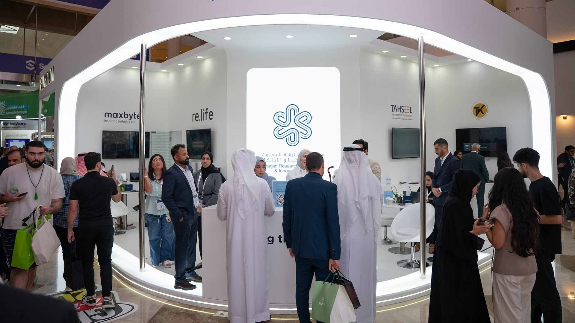 مجمع الشارقة للابتكار يستعرض مبادراته المستقبلية في "جيتكس 2025" 