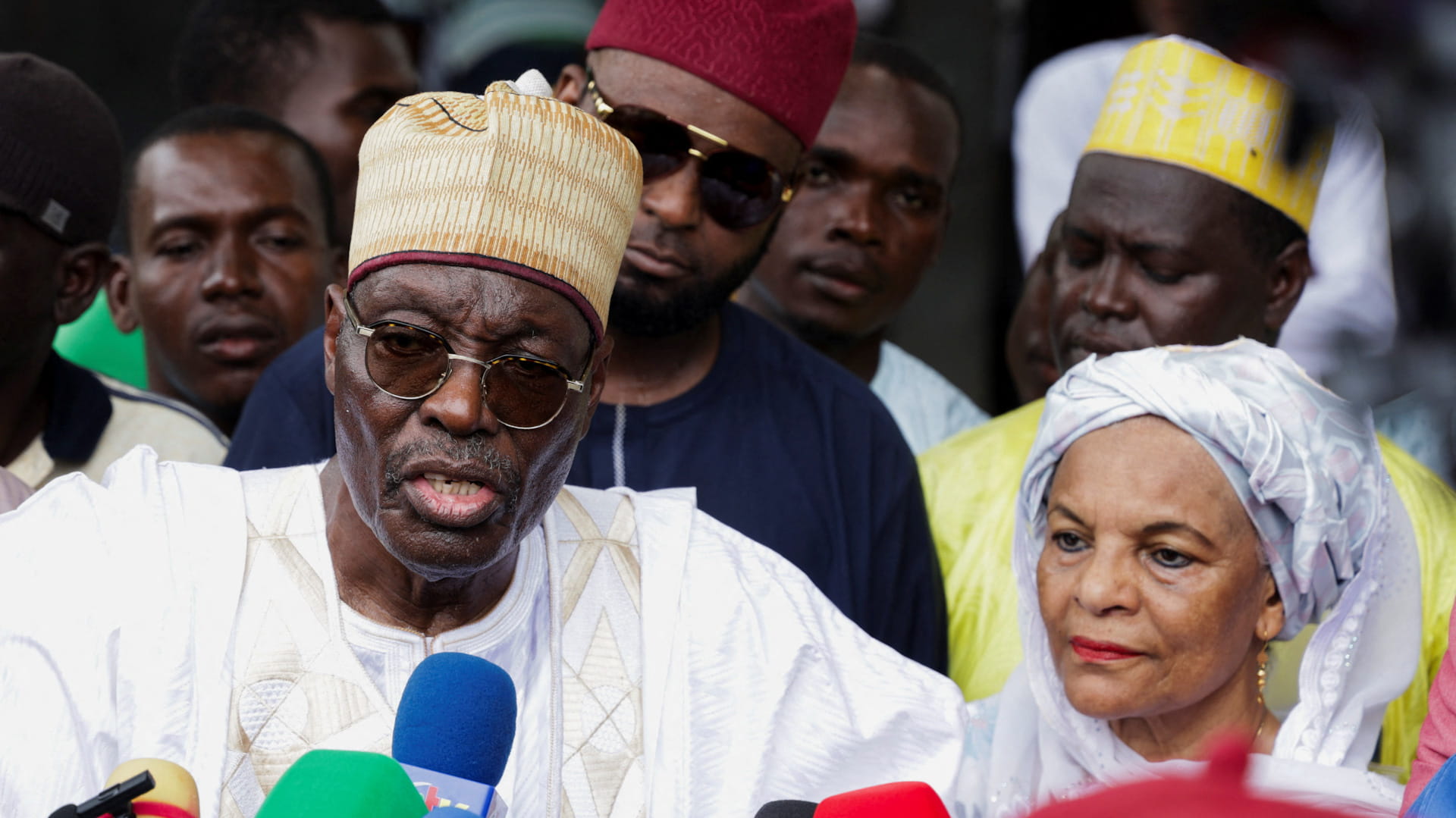  مرشح المعارضة بالكاميرون يعلن فوزه بالرئاسة ويحث بيا بقبول الهزيمة 